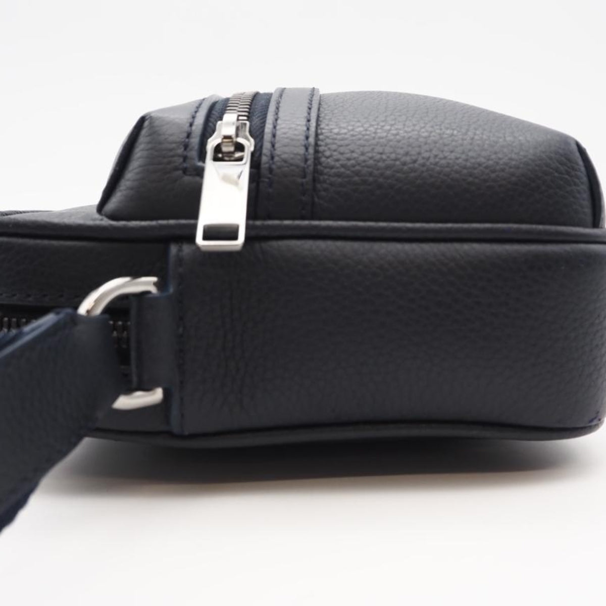 Christian Dior Navy Leather Messenger Bag Shoulder Bag (Pre-Owned)