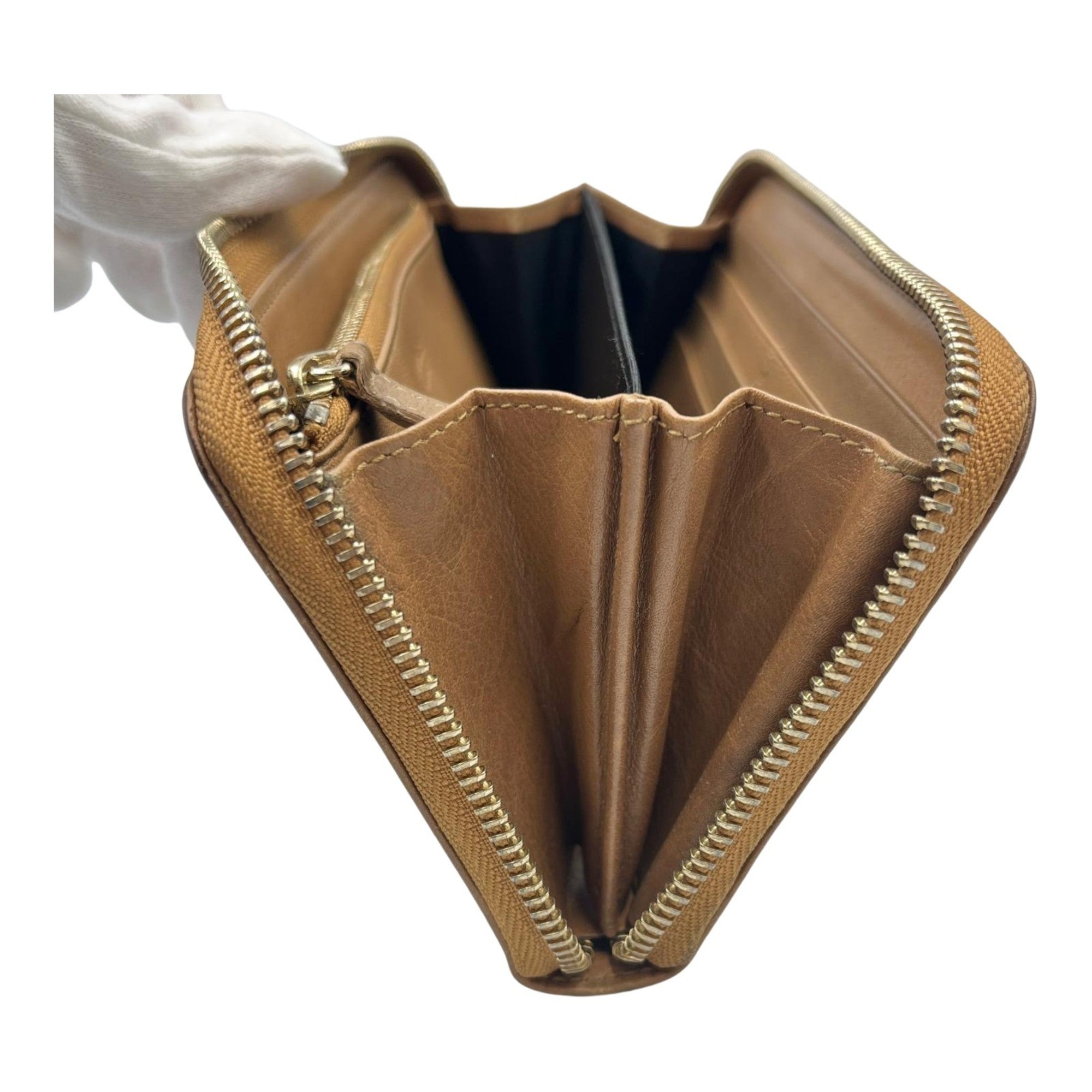 Bvlgari Beige Leather Long Wallet (Bi-Fold) (Pre-Owned)