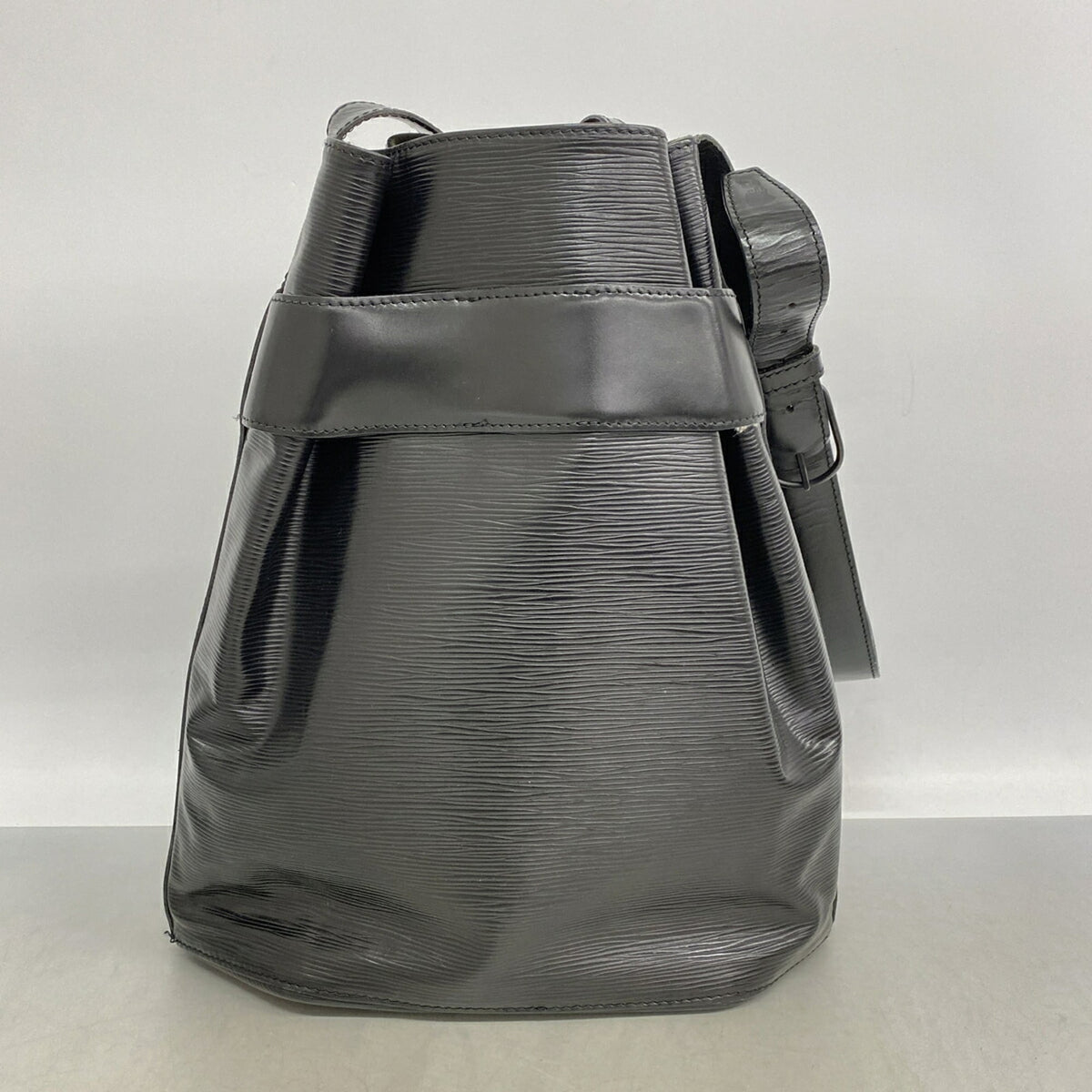 Louis Vuitton Noir Shoulder Bag (Pre-Owned)