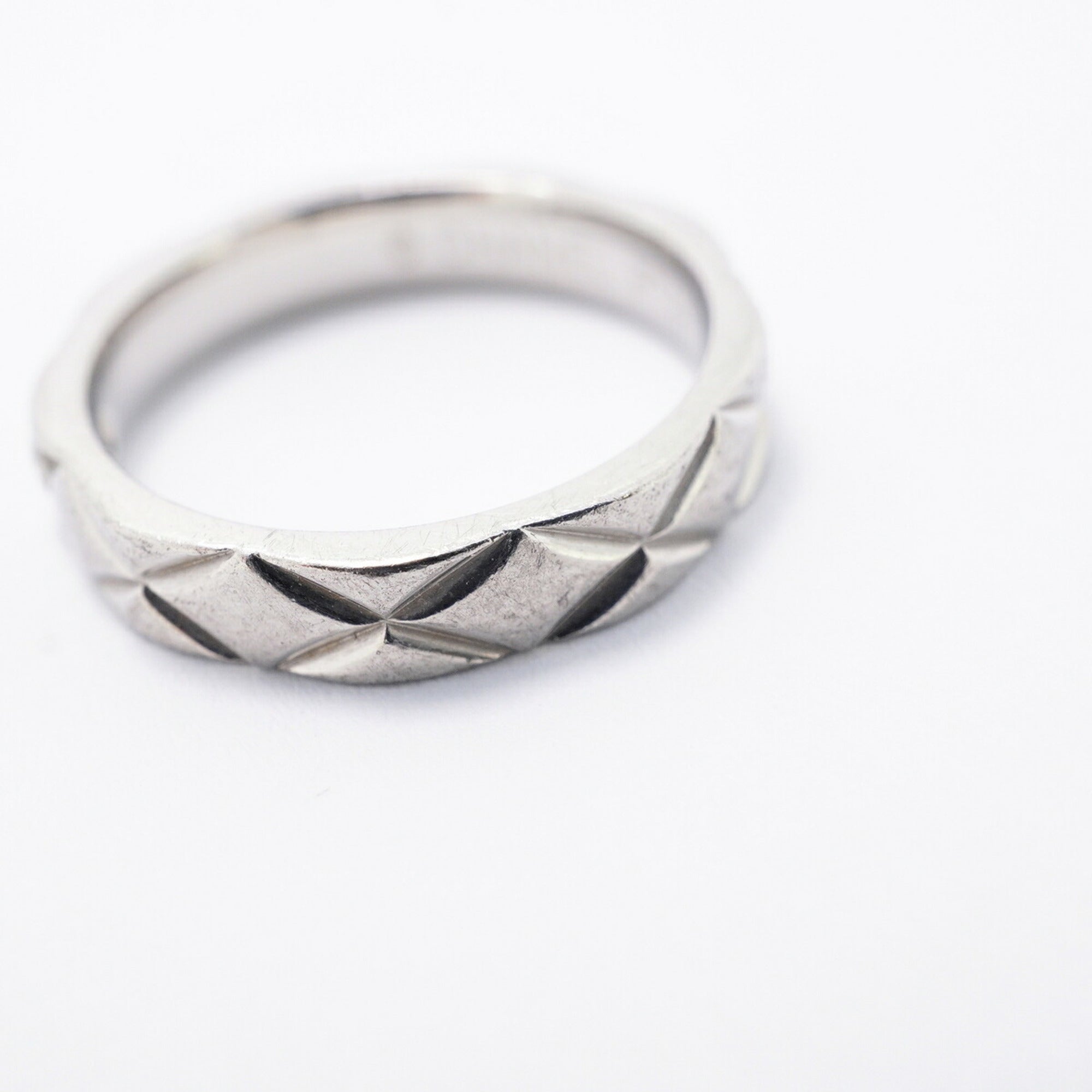 Chanel Platinum 950 Band Ring (Pre-Owned)