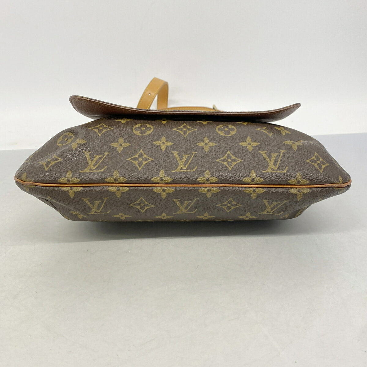 Louis Vuitton Brown Shoulder Bag (Pre-Owned)