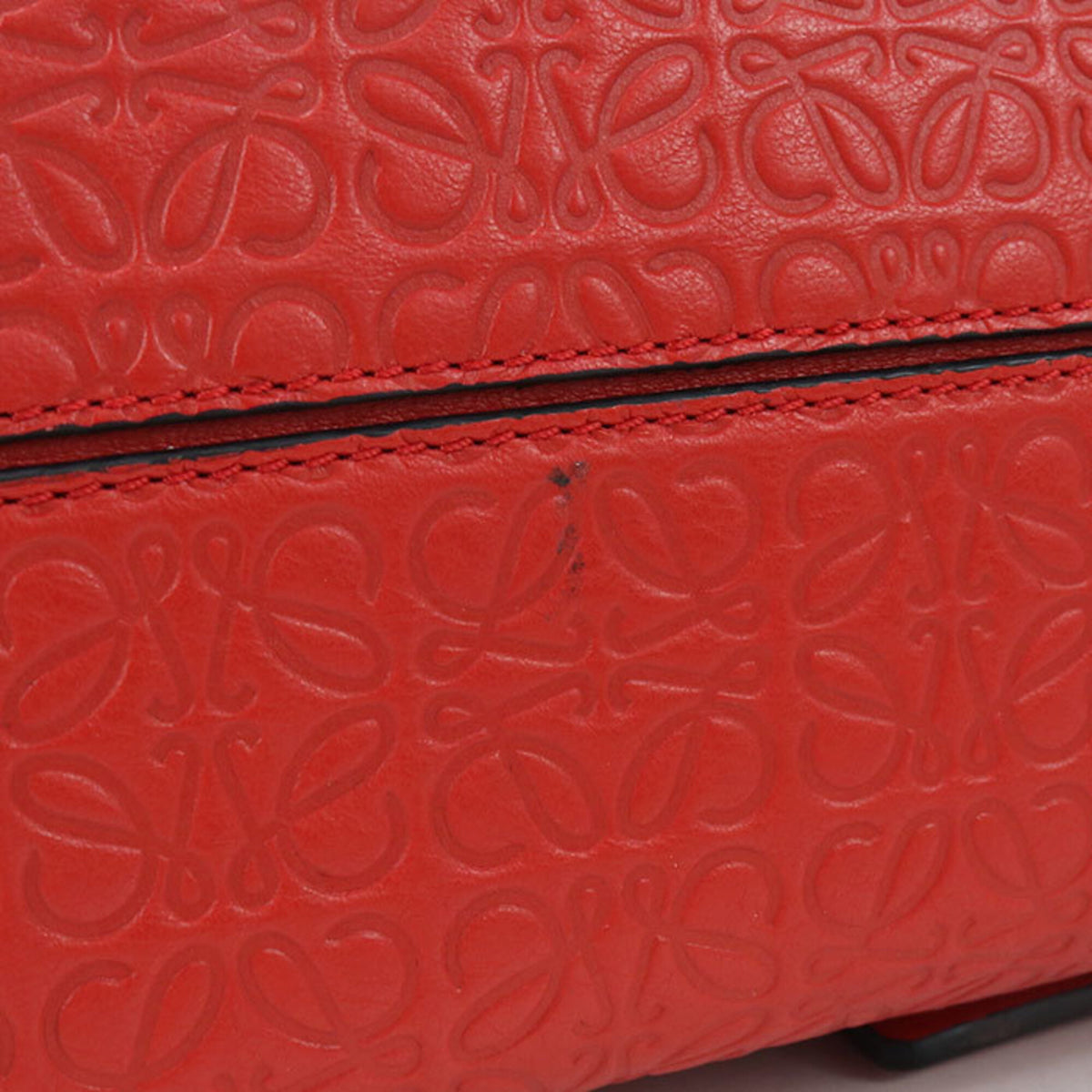 Loewe Red Color Leather Shoulder Bag (Pre-Owned)