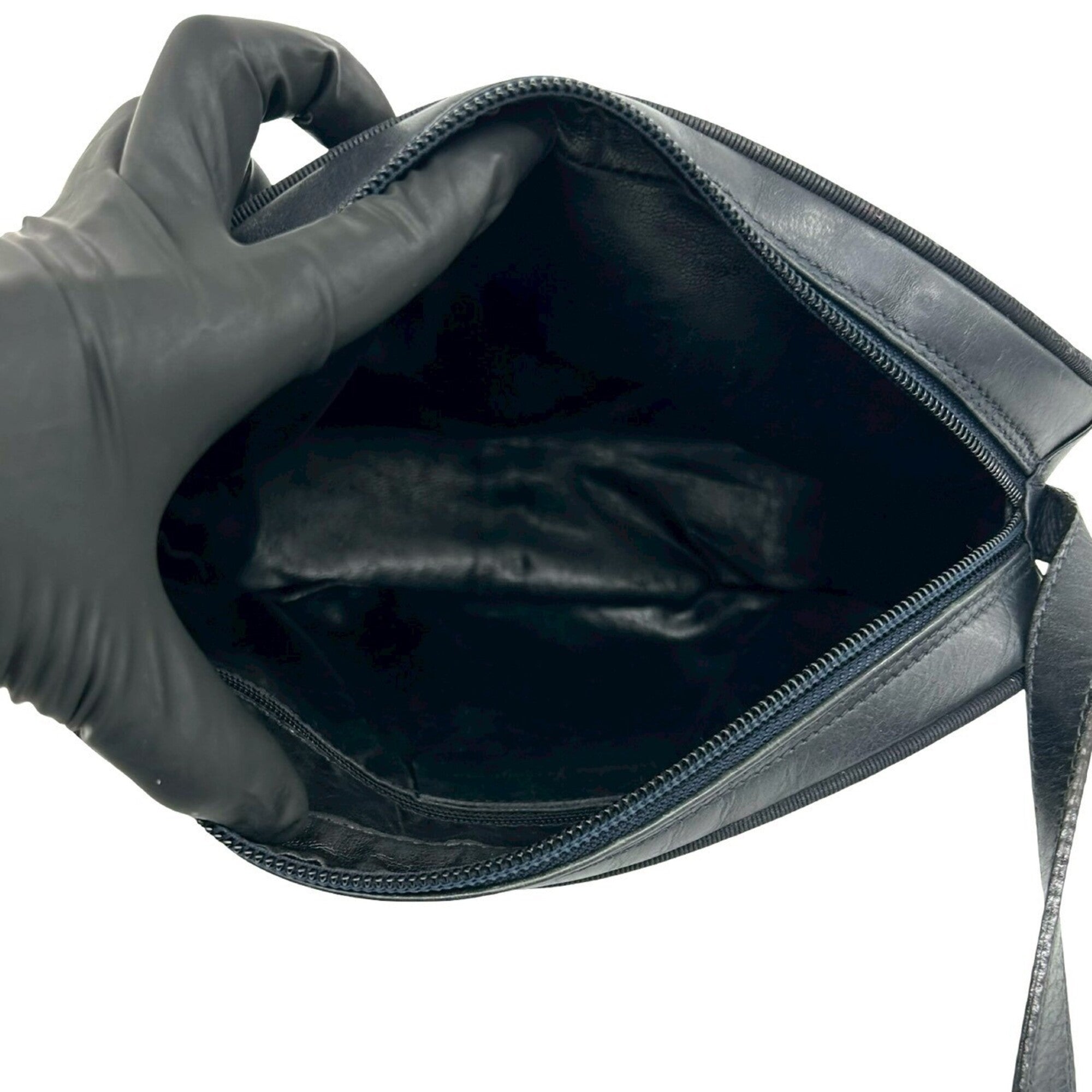 Salvatore Ferragamo Navy Leather Shoulder Bag (Pre-Owned)
