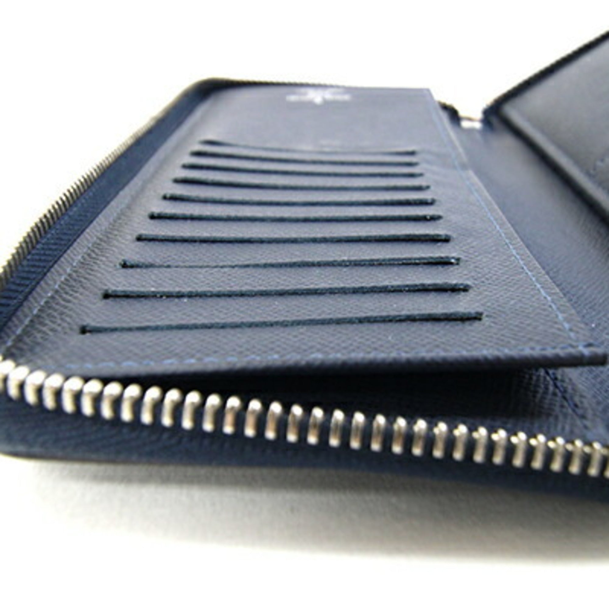 Louis Vuitton Taiga Navy Blue Taiga Leather Long Wallet (Bi-Fold) (Pre-Owned)