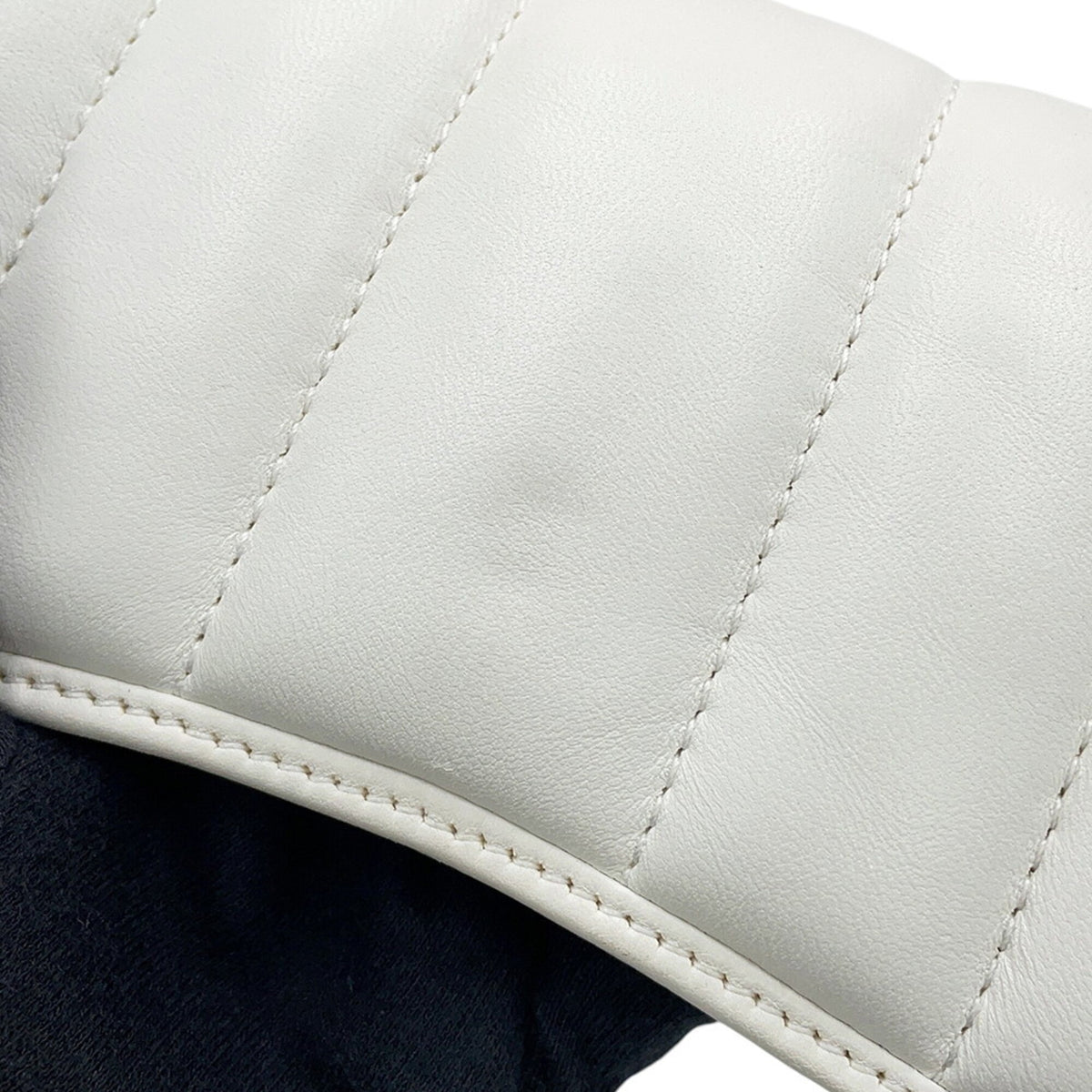 Gucci Horsebit White Leather Handbag (Pre-Owned)