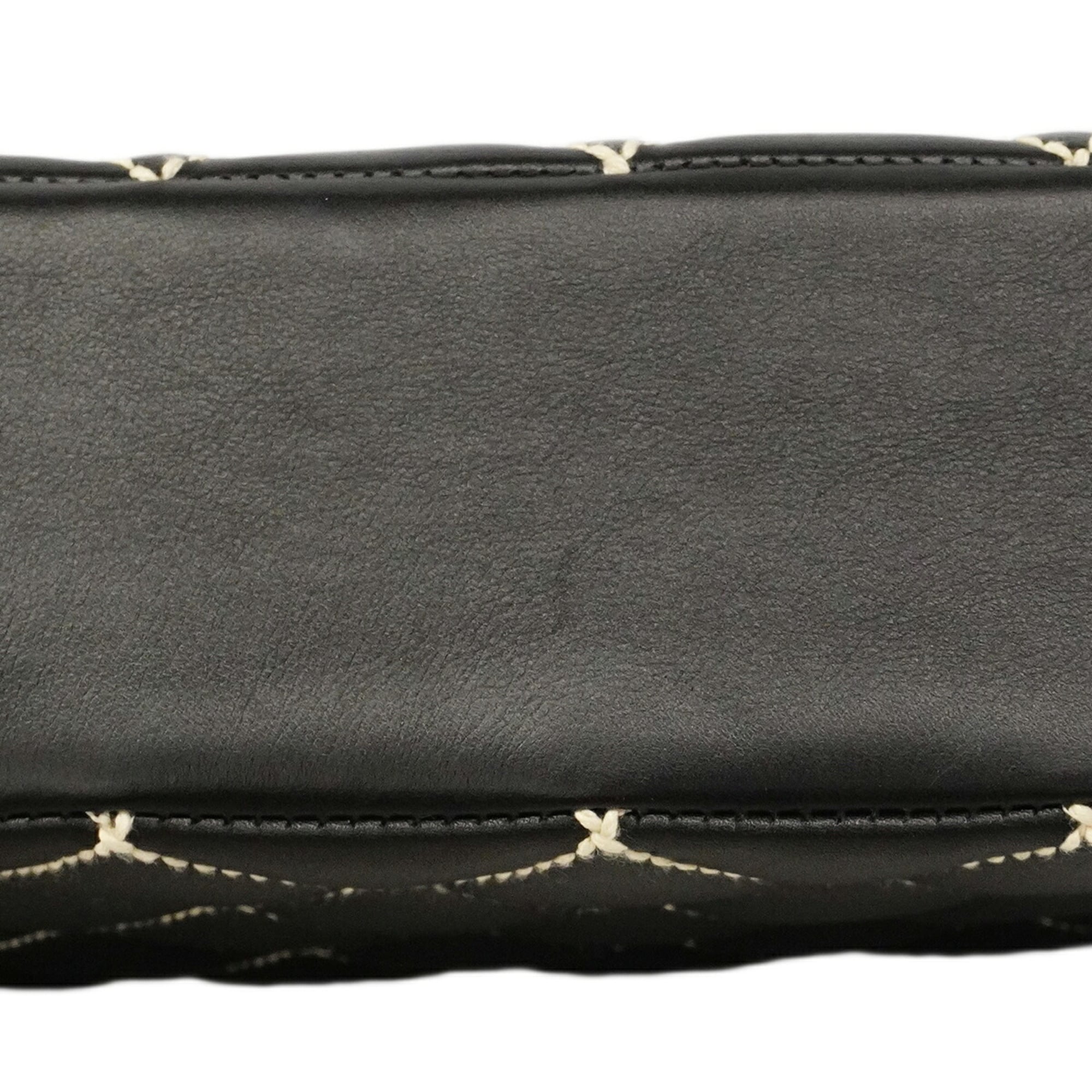 Chanel Black Leather Handbag (Pre-Owned)