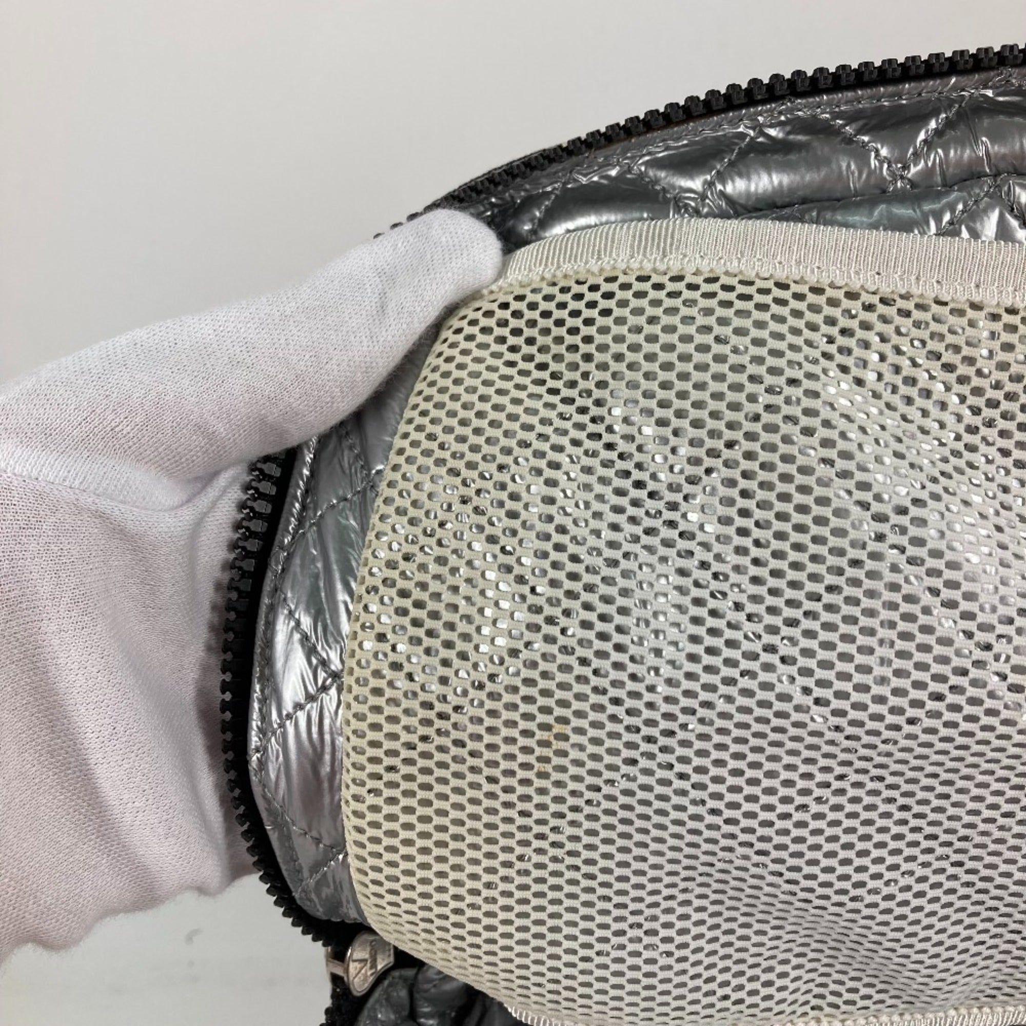 Chanel White Cloth Shoulder Bag (Pre-Owned)