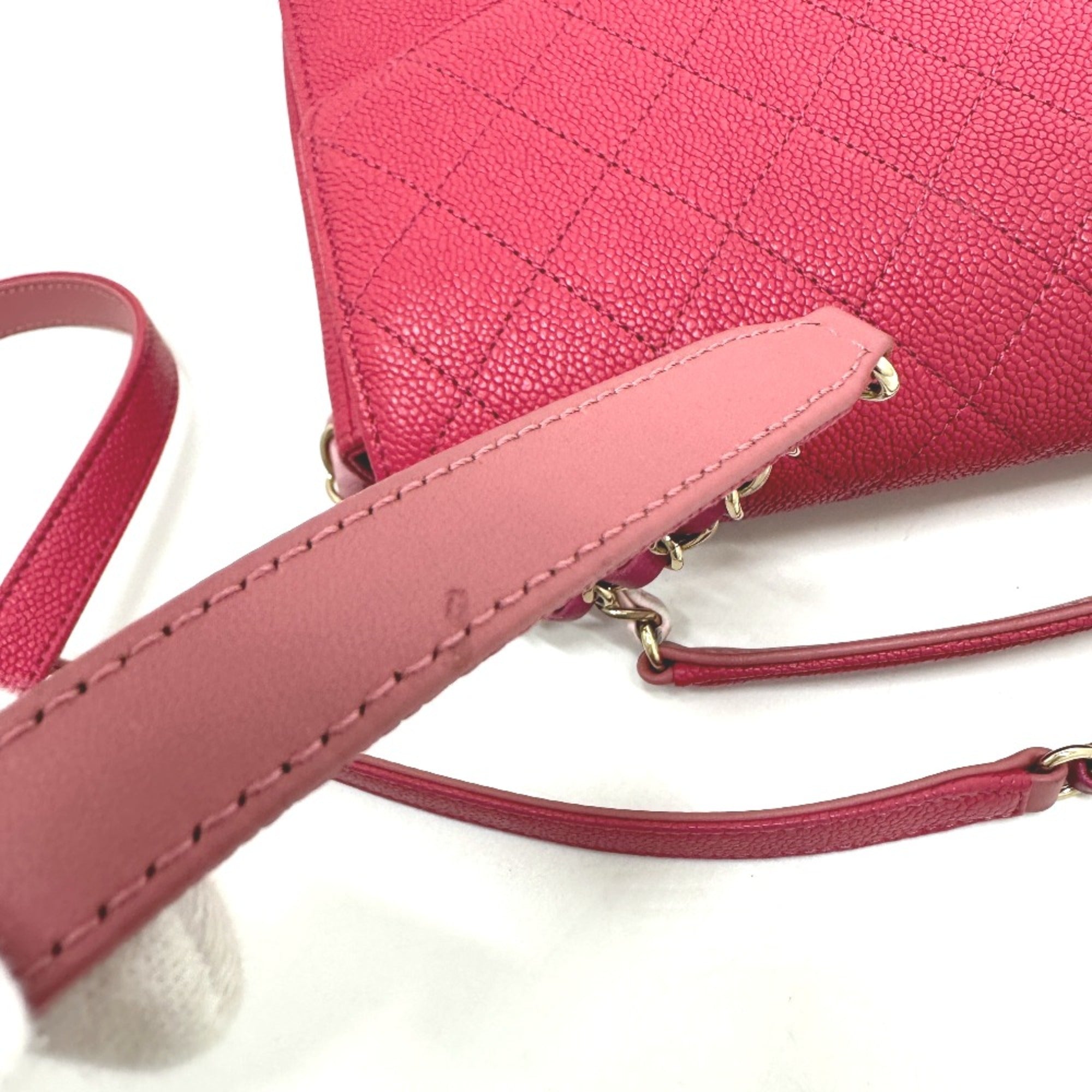 Chanel Pink Leather Shoulder Bag (Pre-Owned)