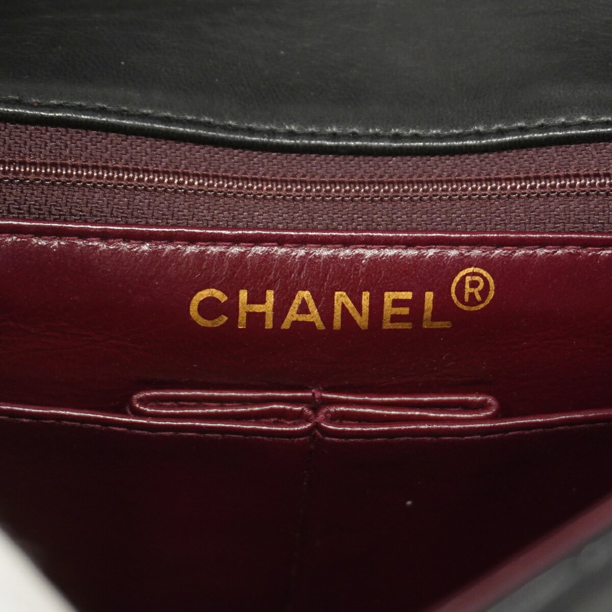 Chanel Black Leather Shoulder Bag (Pre-Owned)