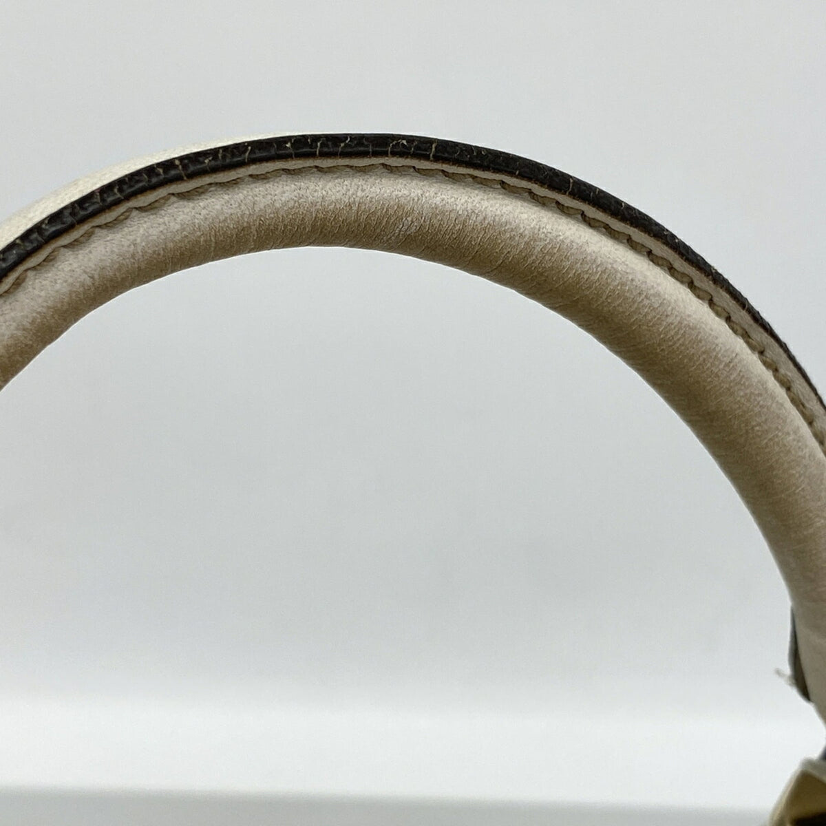 Gucci White Leather Shoulder Bag (Pre-Owned)