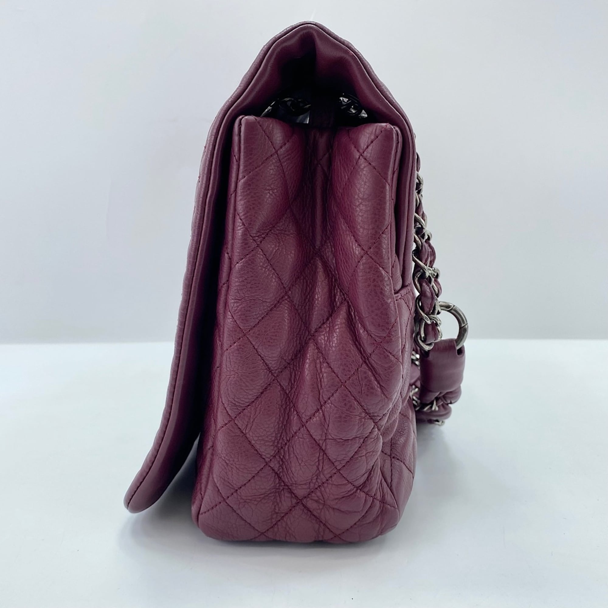 Chanel Matelasse Wine Handbag (Pre-Owned)
