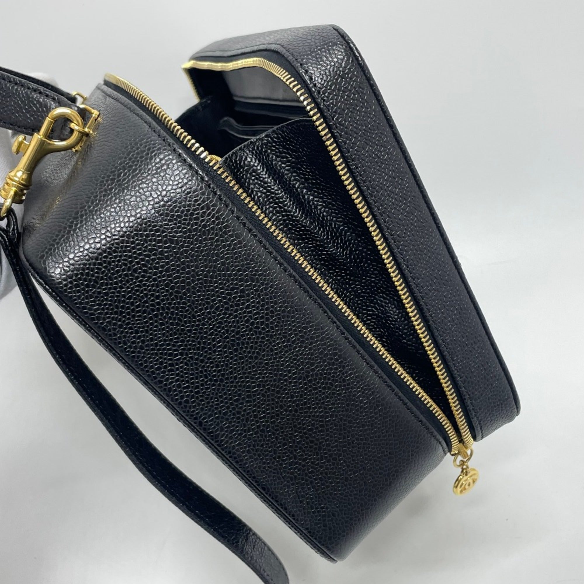 Chanel Black Leather Handbag (Pre-Owned)