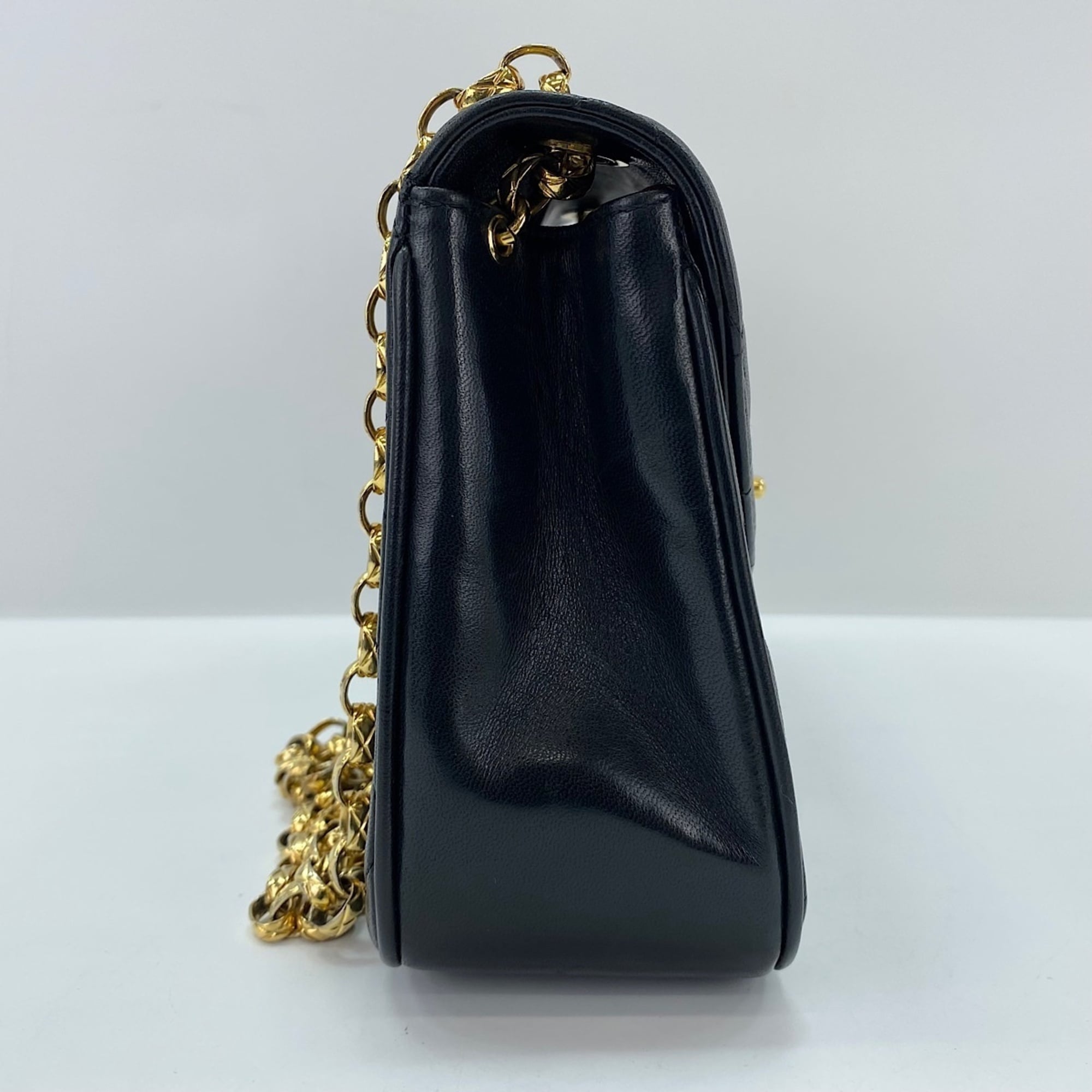 Chanel Black Shoulder Bag (Pre-Owned)