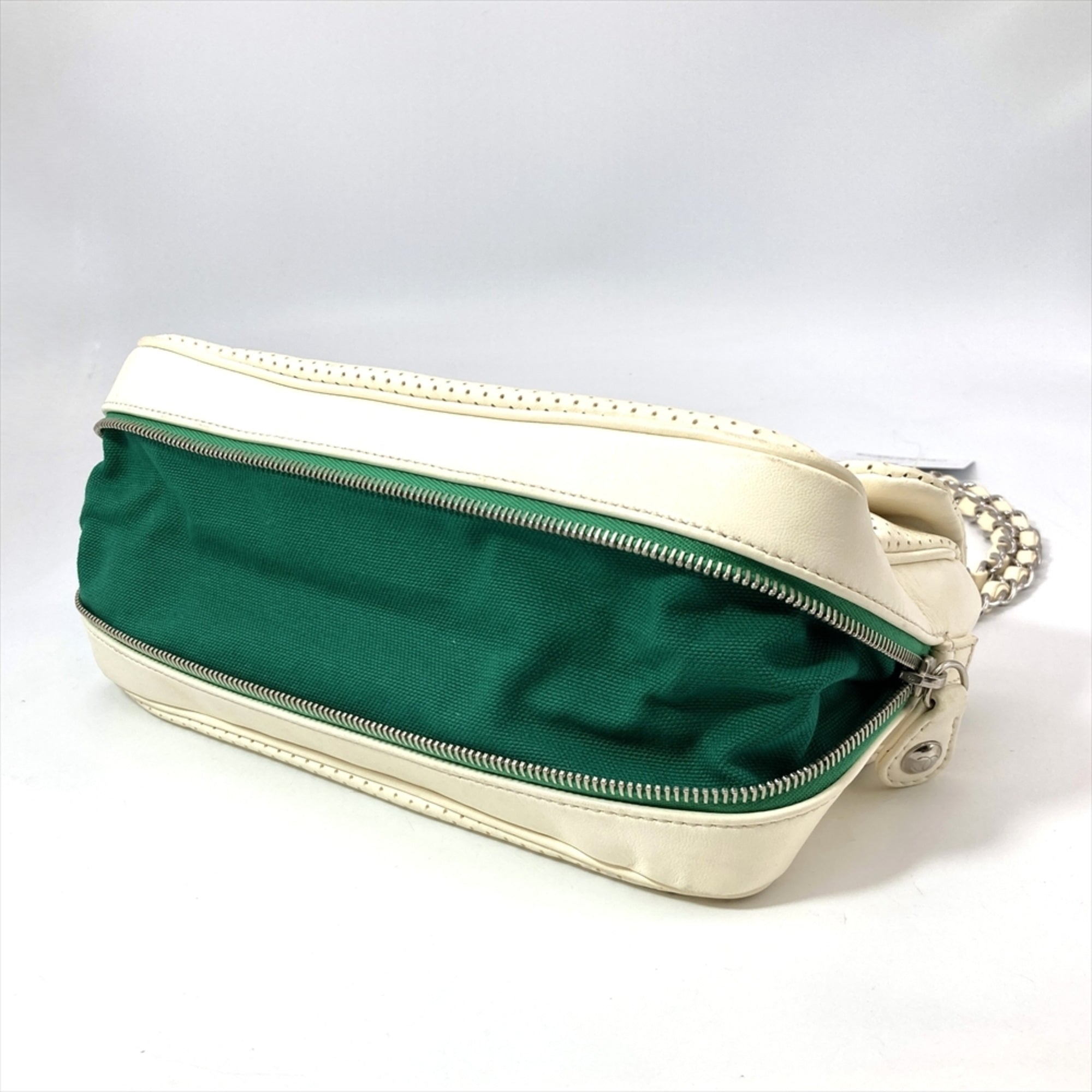 Chanel Green White Shoulder Bag (Pre-Owned)
