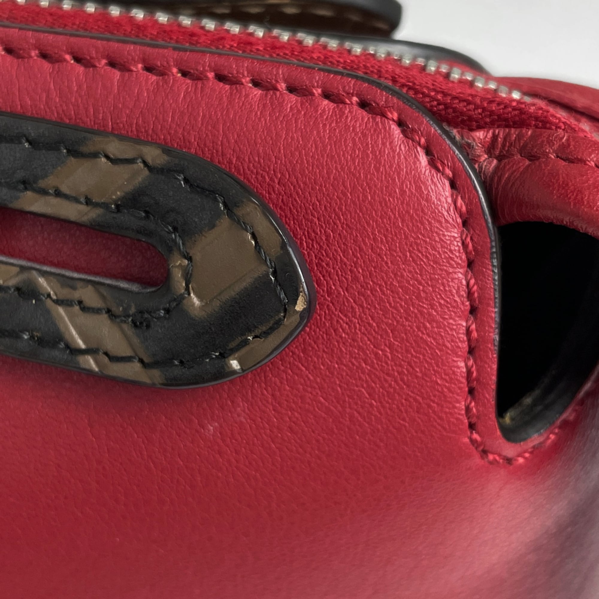 Fendi Red Color Leather Shoulder Bag (Pre-Owned)