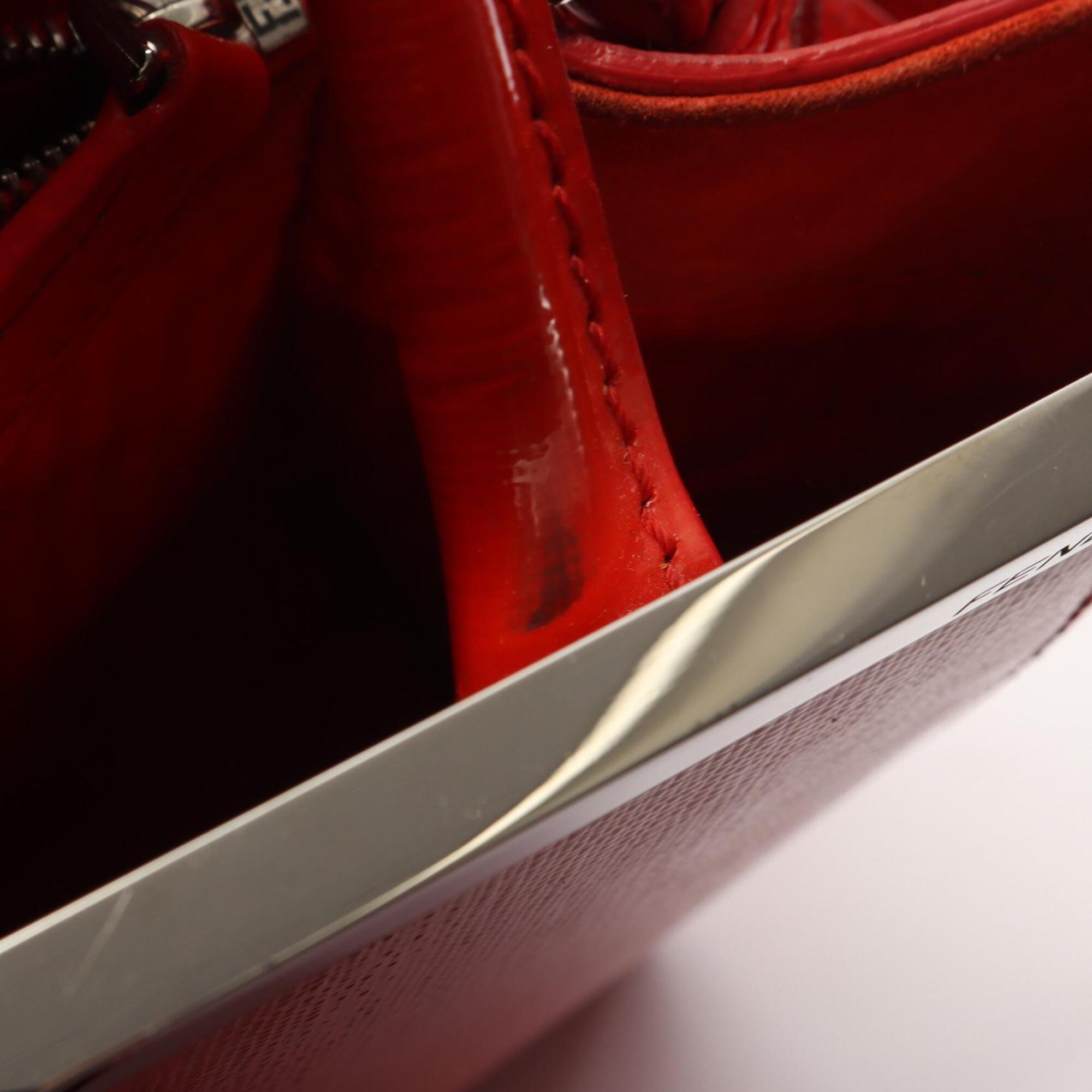 Fendi Red Color Patent Leather Handbag (Pre-Owned)