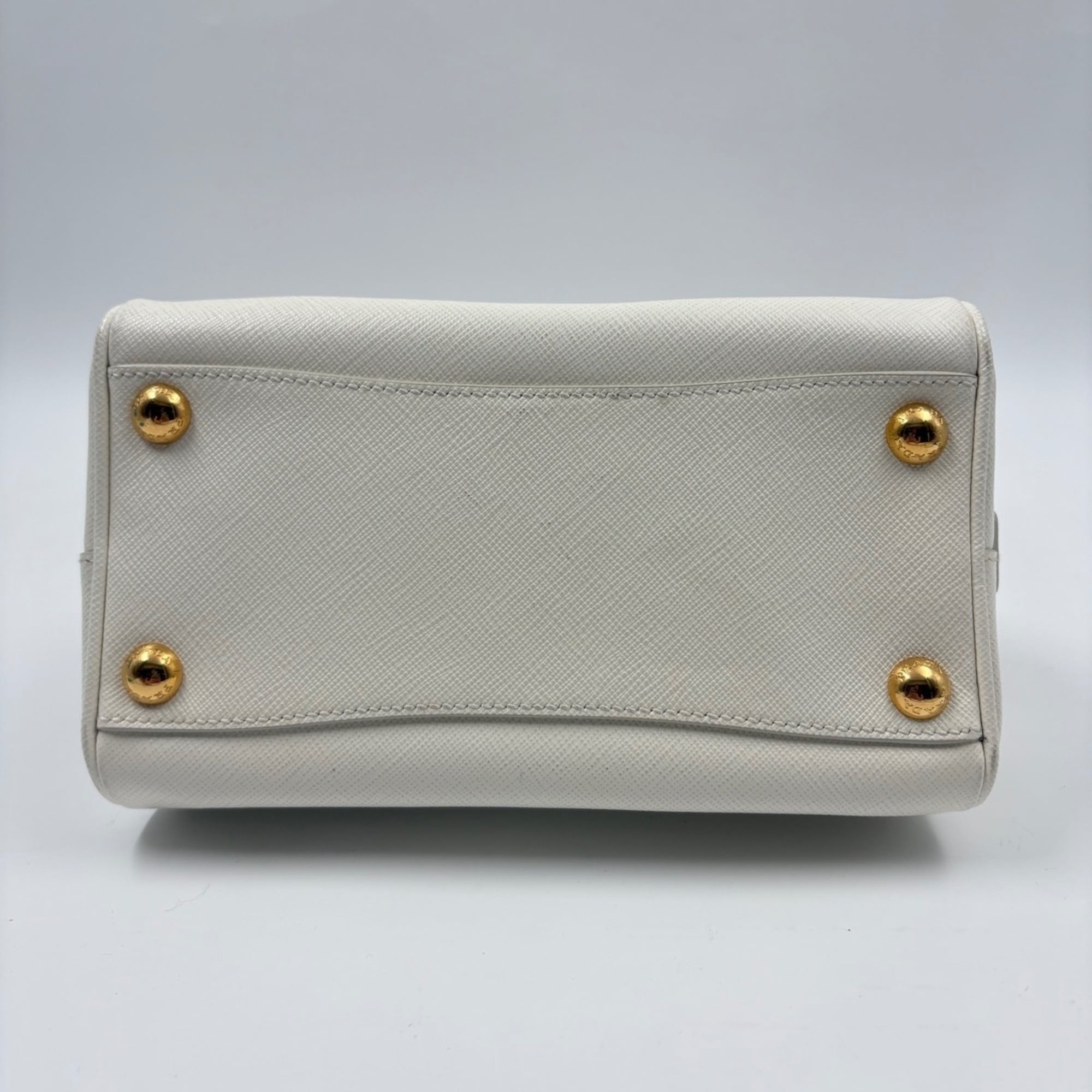 Prada White Handbag (Pre-Owned)