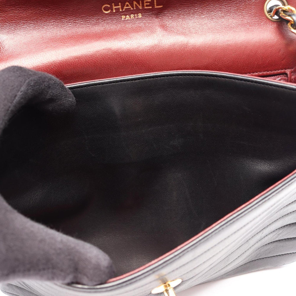 Chanel Black Leather Handbag Shoulder Bag (Pre-Owned)