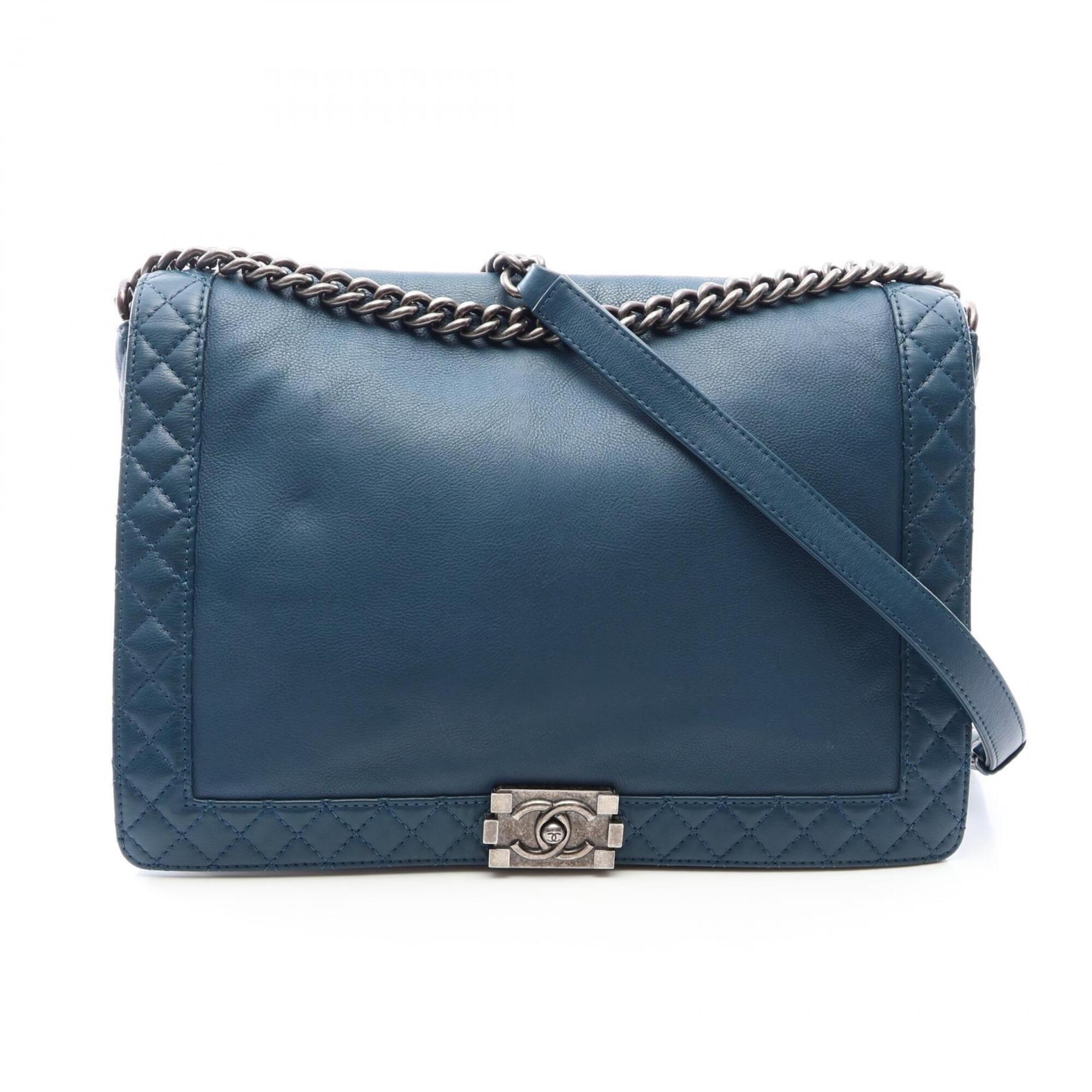 Chanel Green Leather Handbag Shoulder Bag (Pre-Owned)