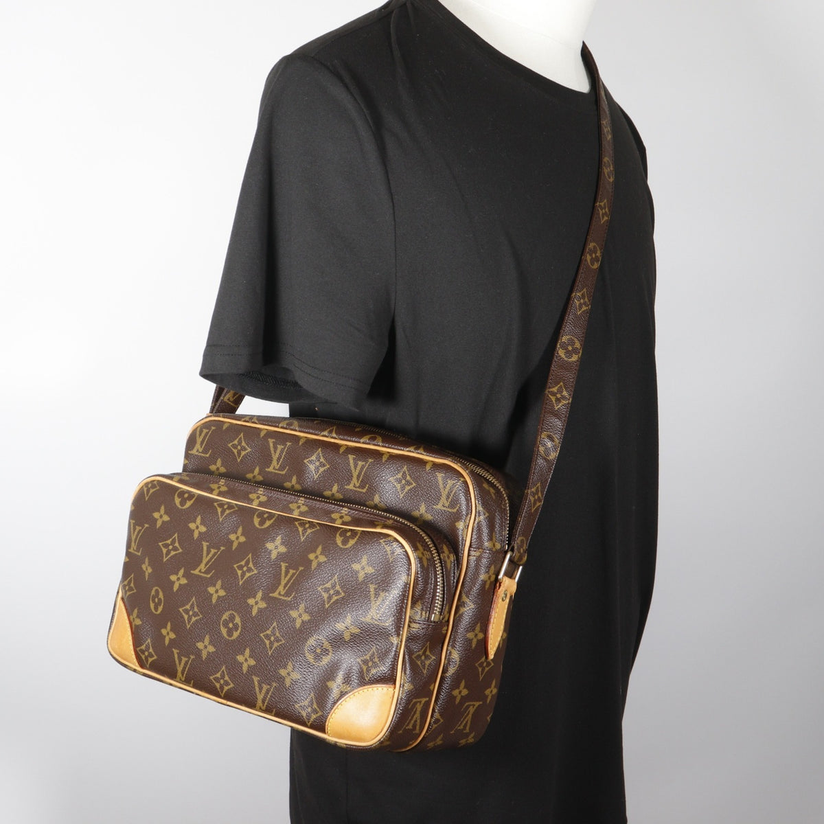 Louis Vuitton Brown Monogram Monogram Shoulder Bag (Pre-Owned)