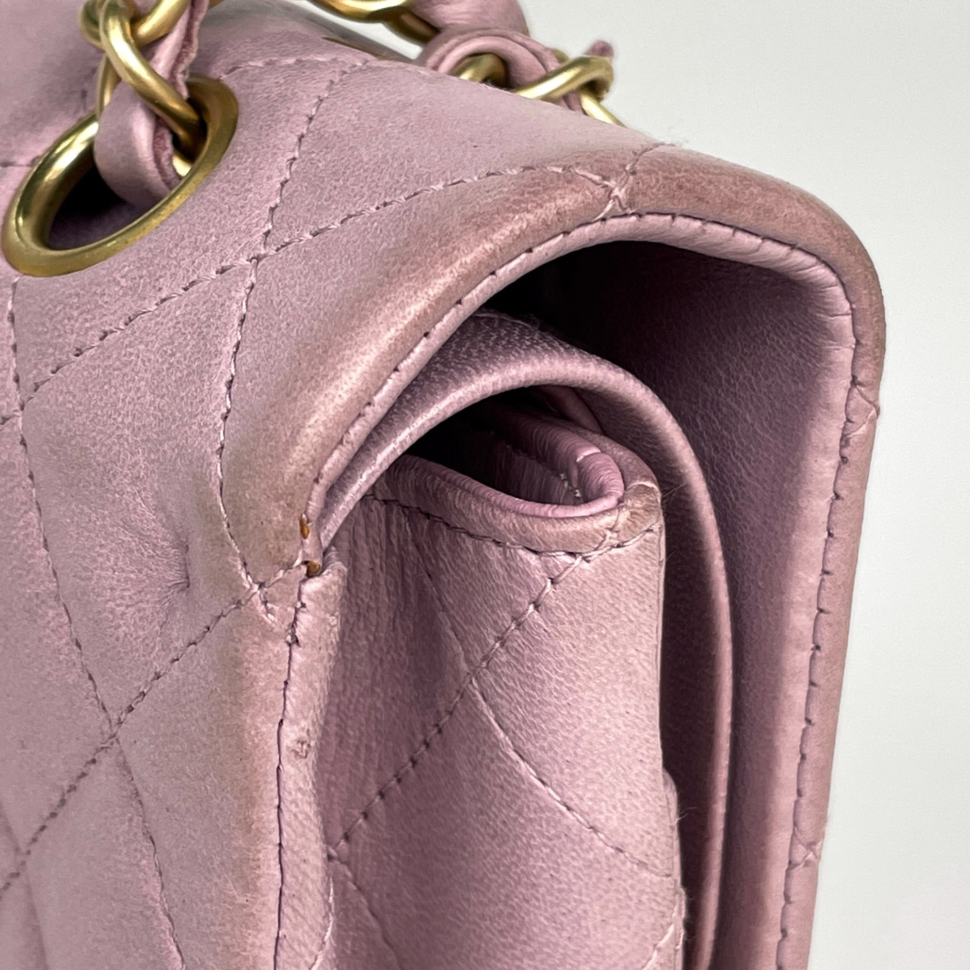 Chanel Purple Leather Shoulder Bag (Pre-Owned)