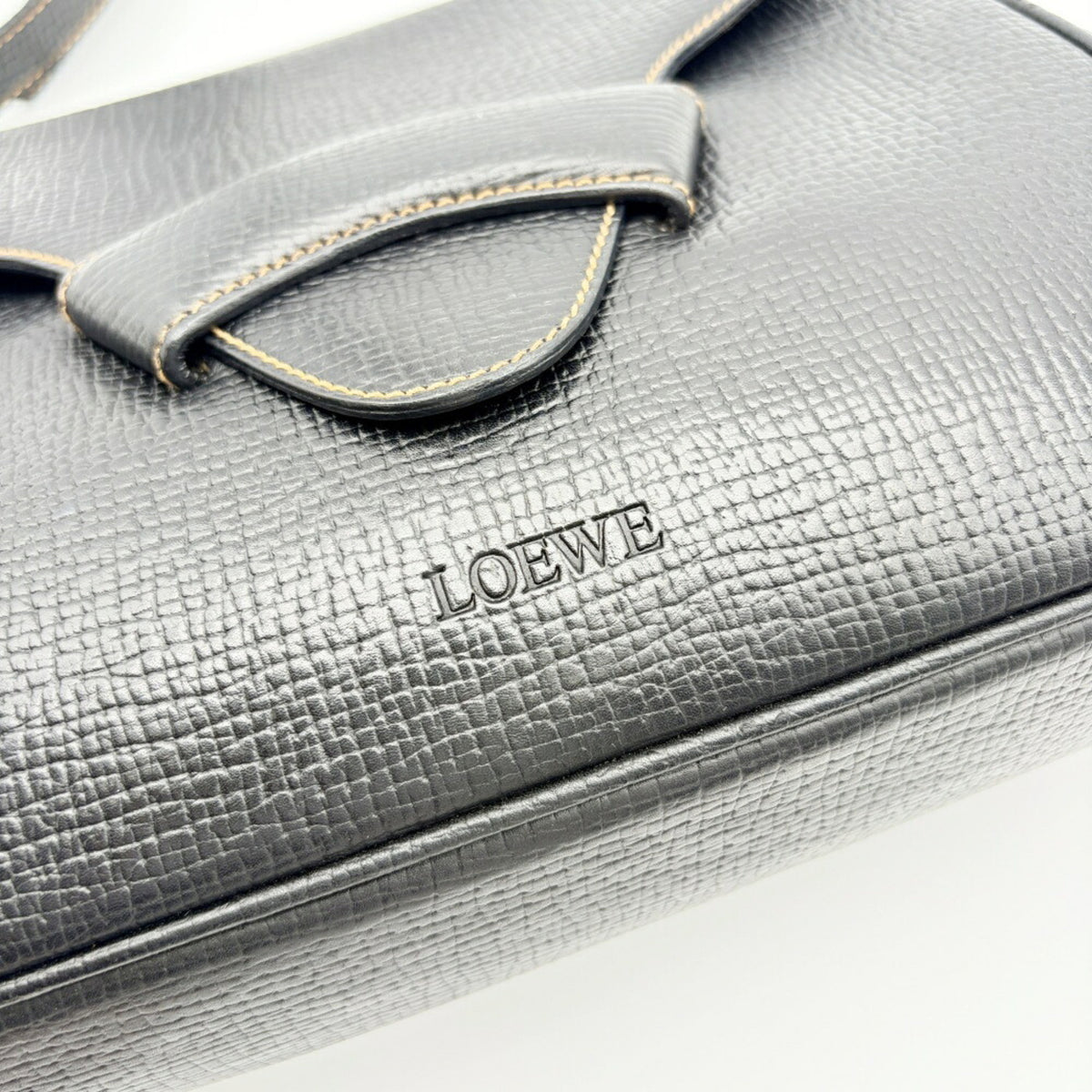 Loewe Black Leather Shoulder Bag (Pre-Owned)