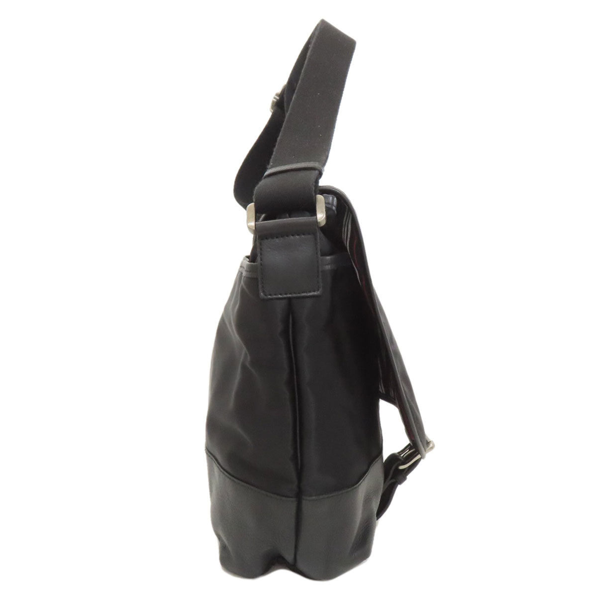Burberry Black Nylon Shoulder Bag (Pre-Owned)