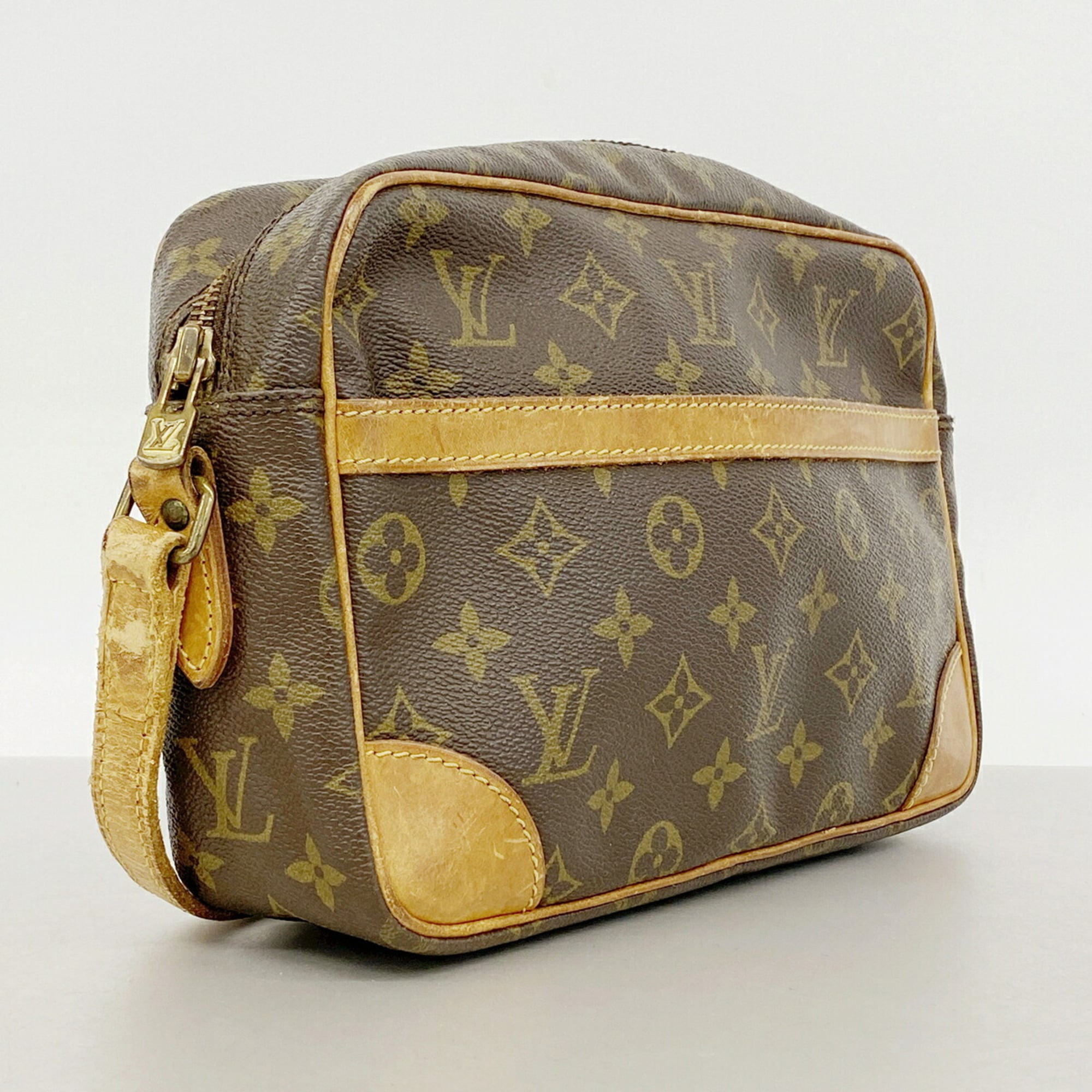 Louis Vuitton Brown Shoulder Bag (Pre-Owned)