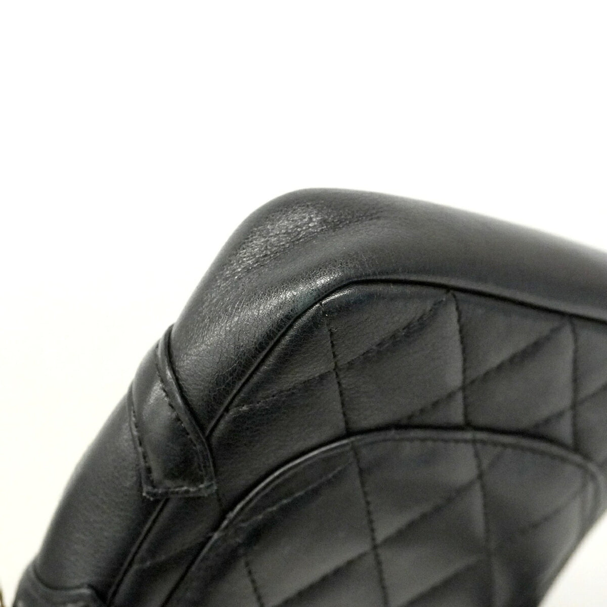 Chanel Black Leather Shoulder Bag (Pre-Owned)