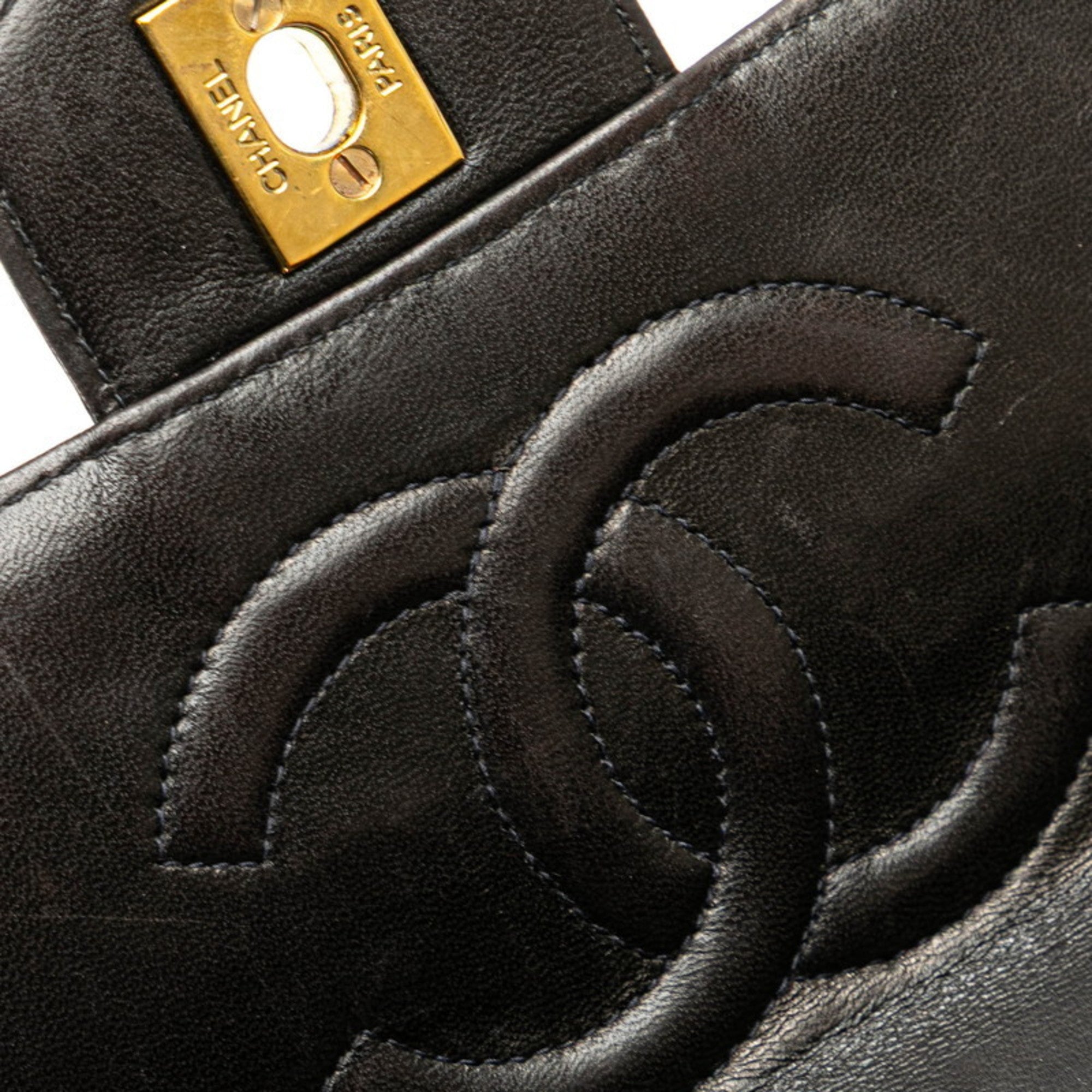 Chanel Black Leather Handbag (Pre-Owned)