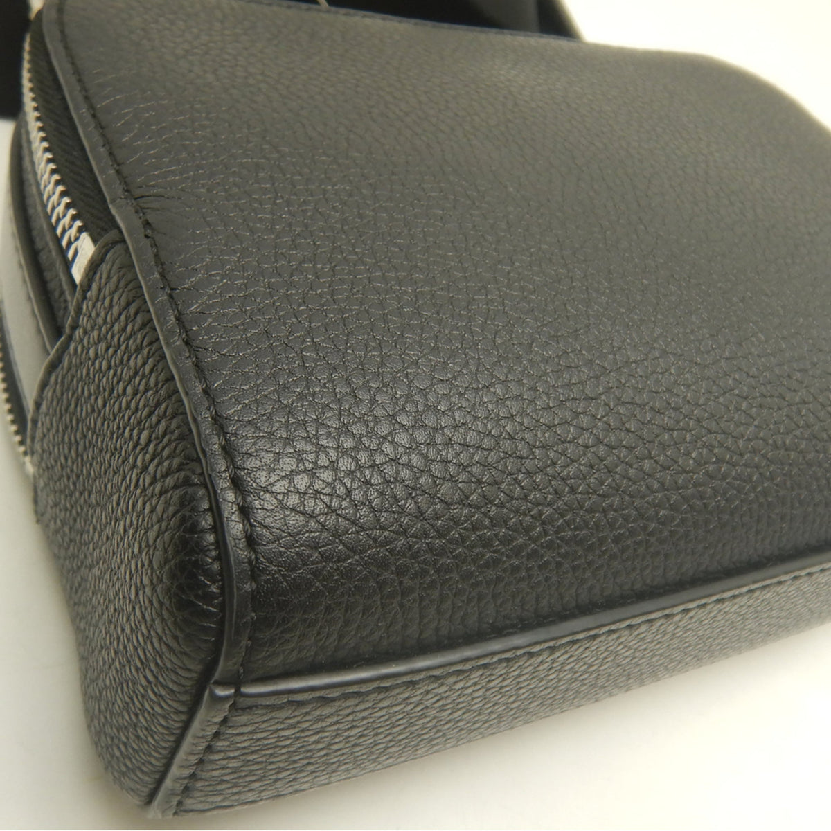 Loewe Black Leather Shoulder Bag Sling Bag (Pre-Owned)