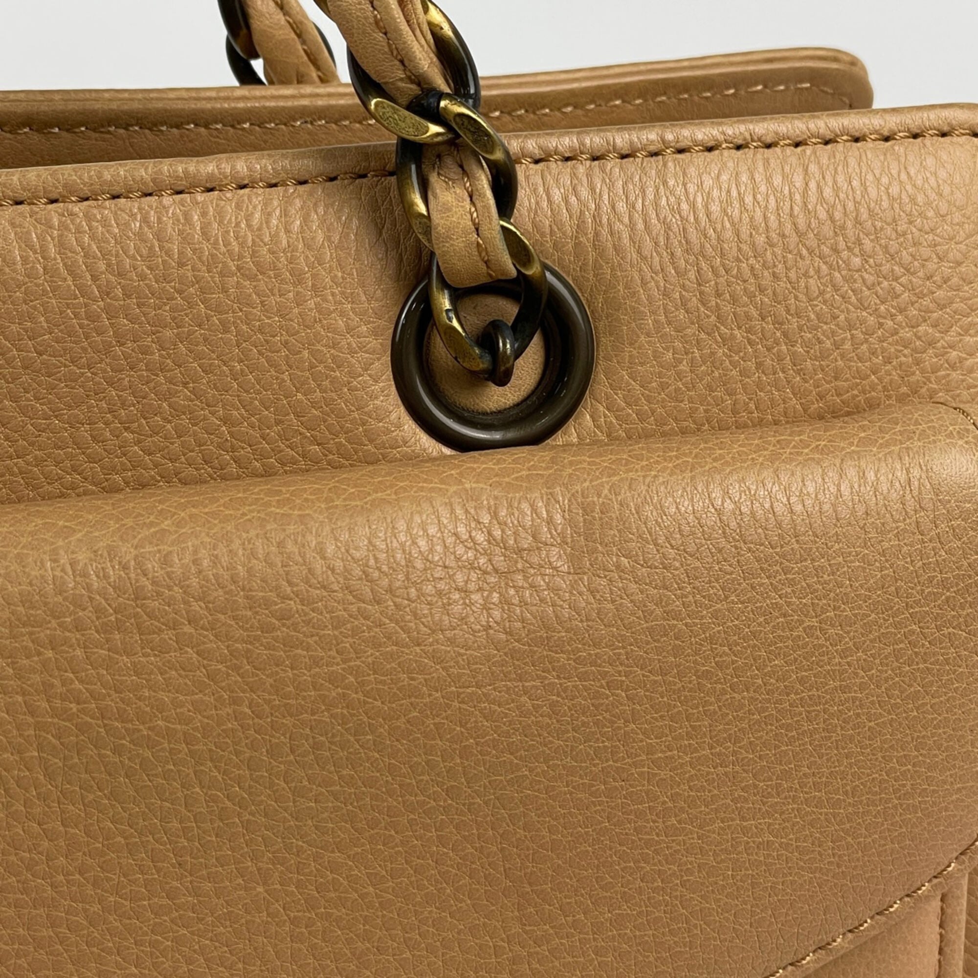 Chanel Beige Leather Handbag (Pre-Owned)