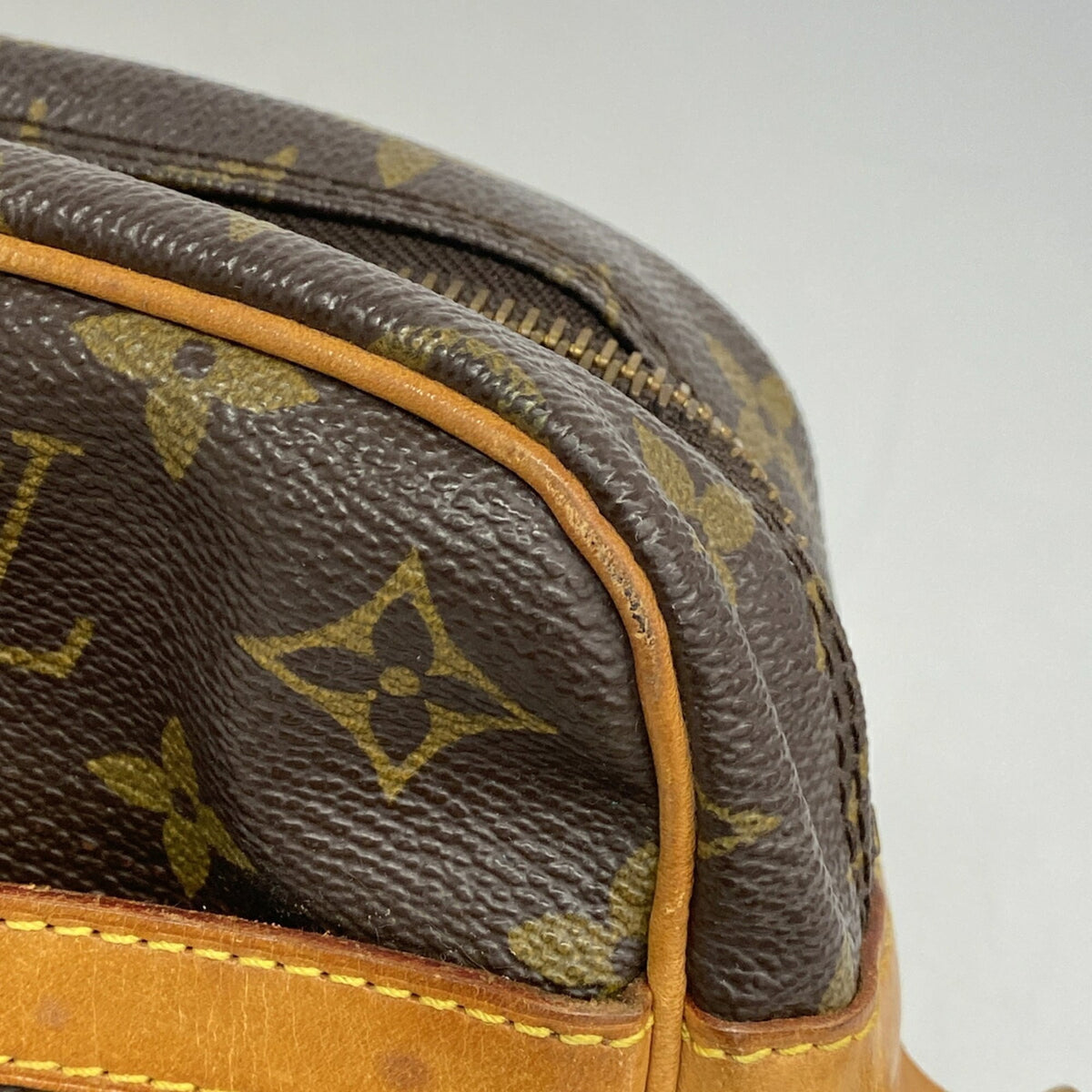 Louis Vuitton Brown Clutch Bag (Pre-Owned)
