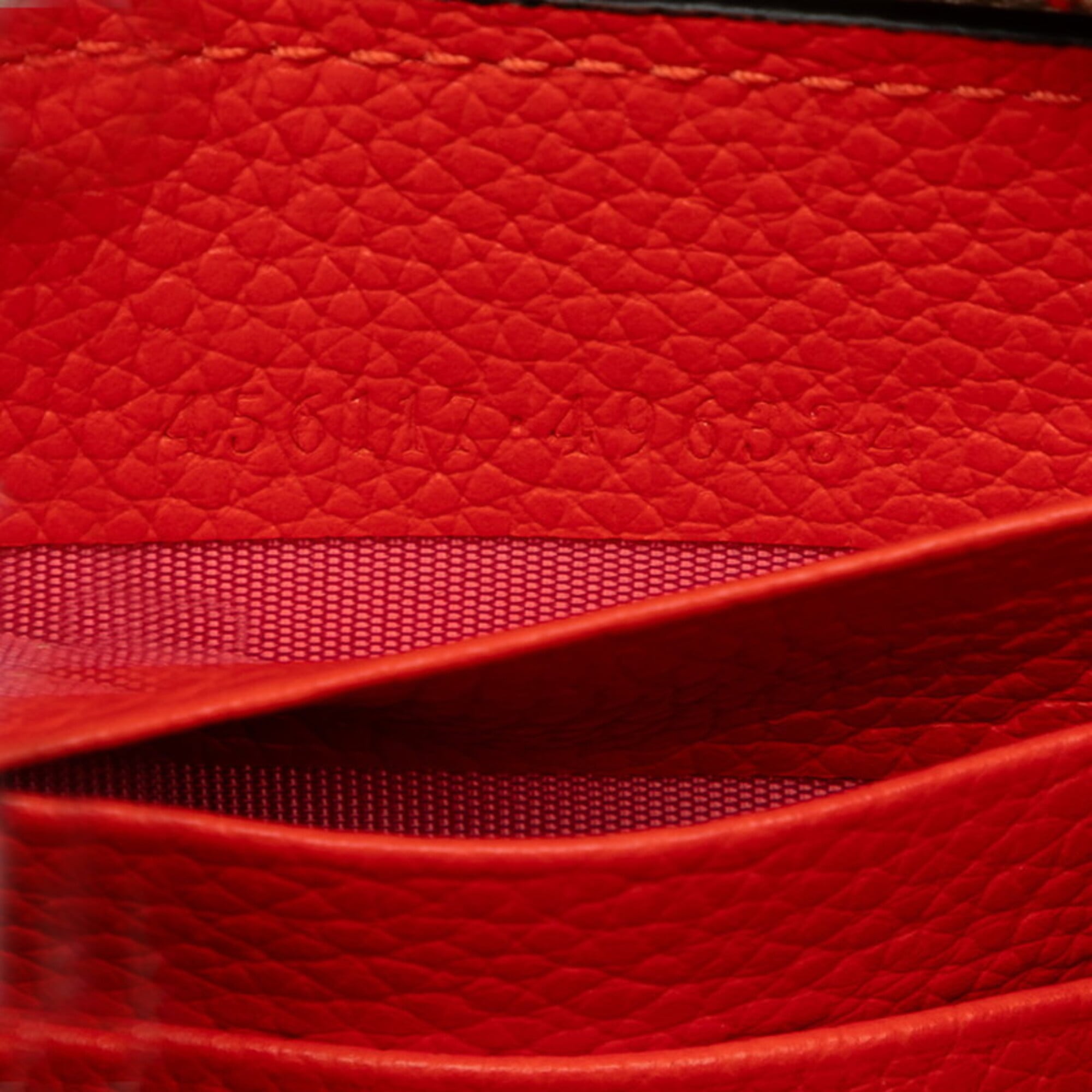 Gucci Beige Red Color Leather Long Wallet (Bi-Fold) (Pre-Owned)