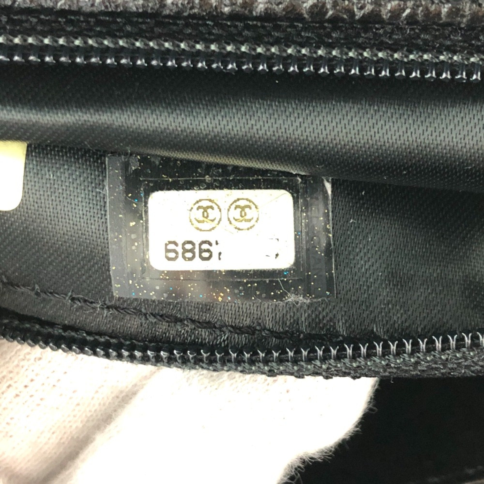 Chanel Black Leather Handbag (Pre-Owned)