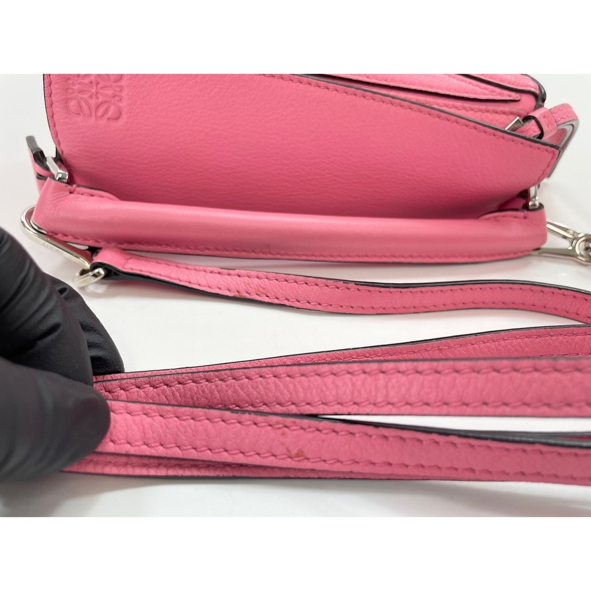 Loewe Pink Shoulder Bag (Pre-Owned)