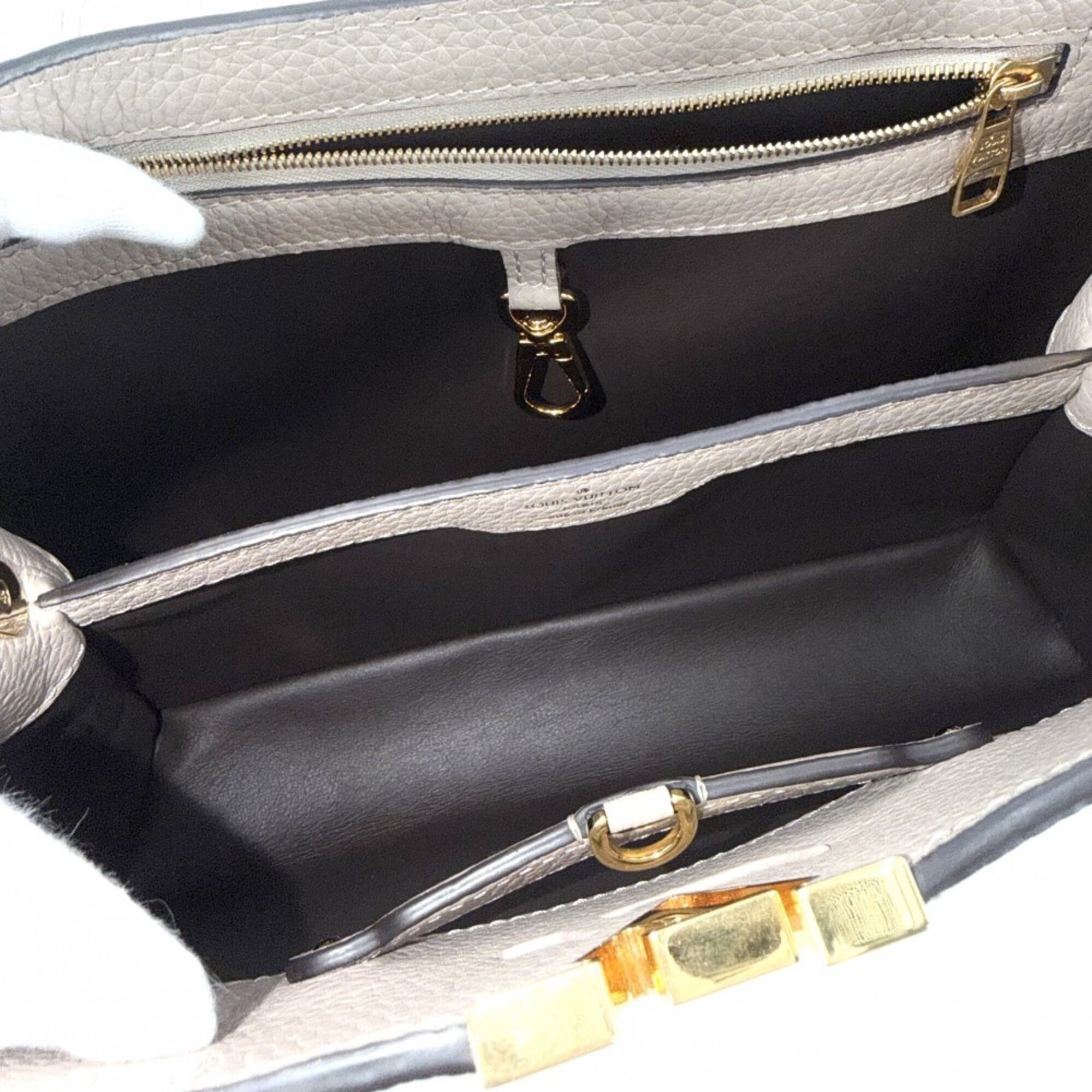 Louis Vuitton Beige Leather Handbag Shoulder Bag (Pre-Owned)
