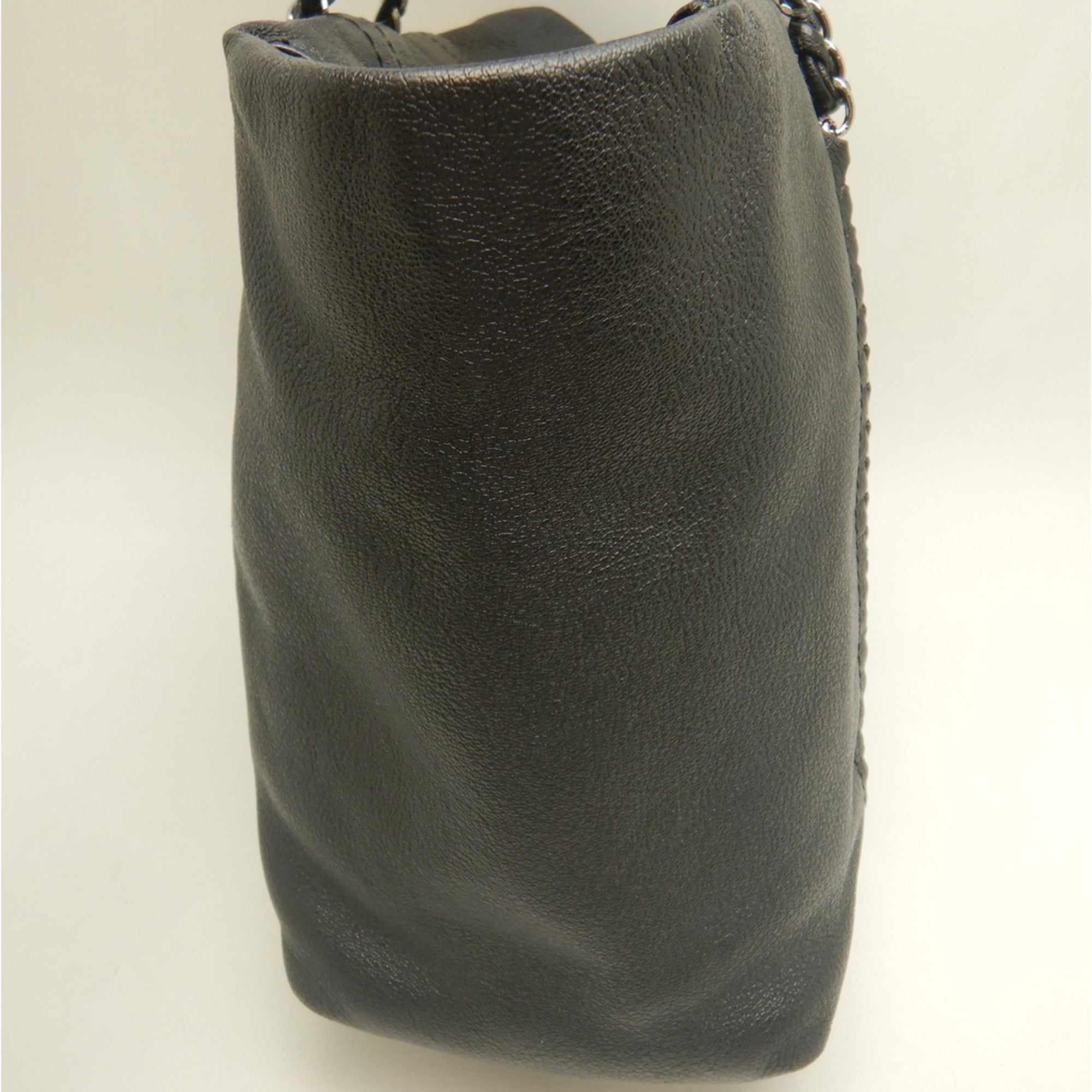 Chanel Black Leather Tote Bag (Pre-Owned)