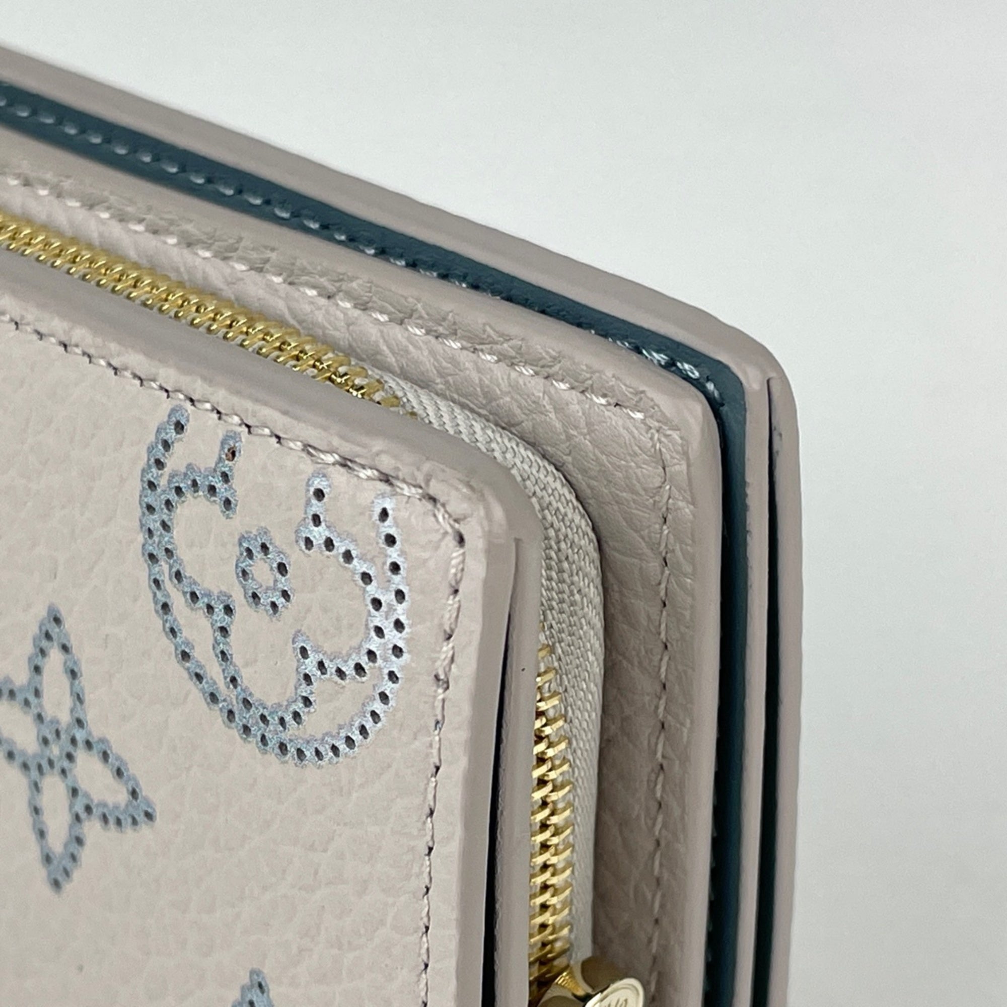 Louis Vuitton Mahina Mahina Leather Wallet (Bi-Fold) (Pre-Owned)
