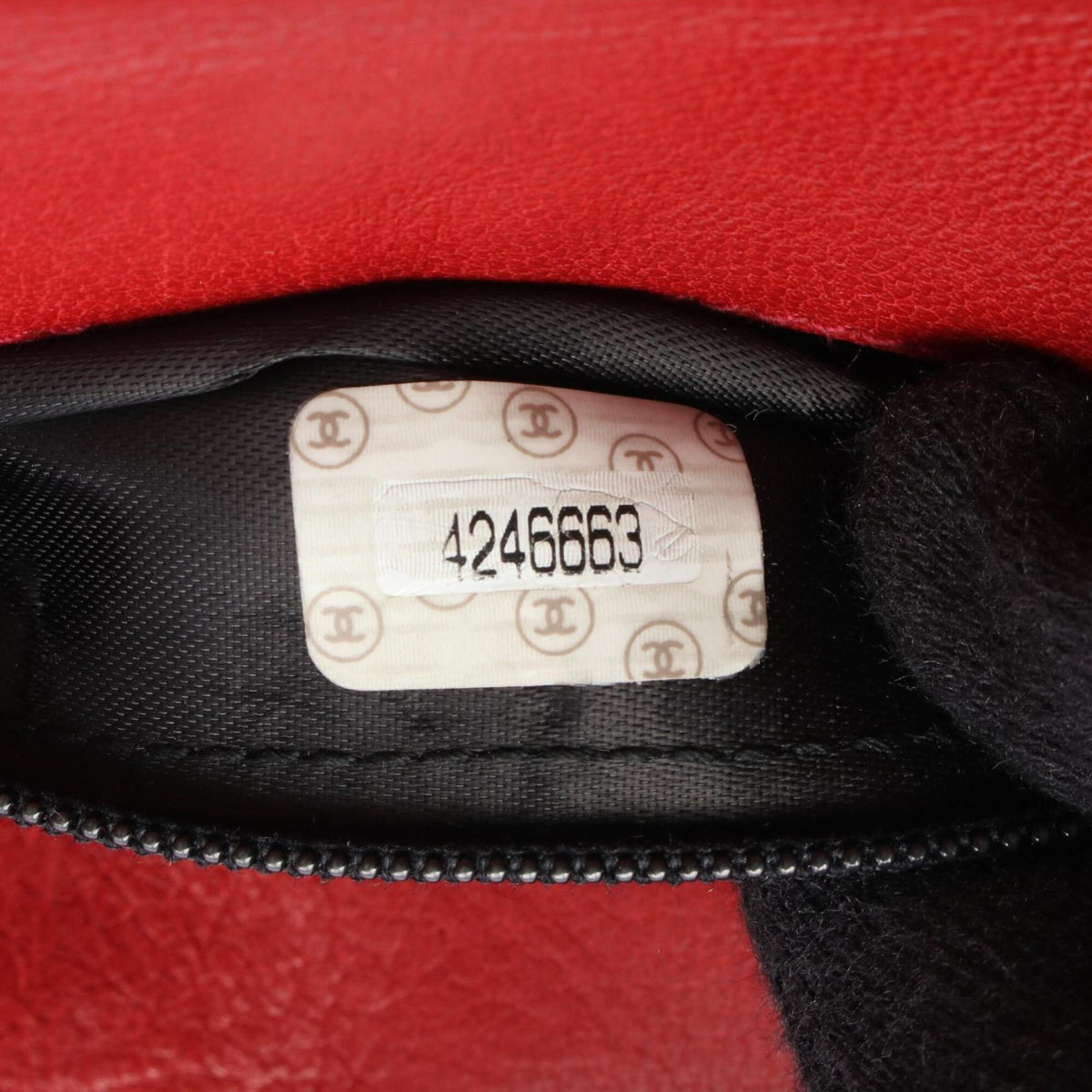 Chanel Red Color Leather Handbag (Pre-Owned)