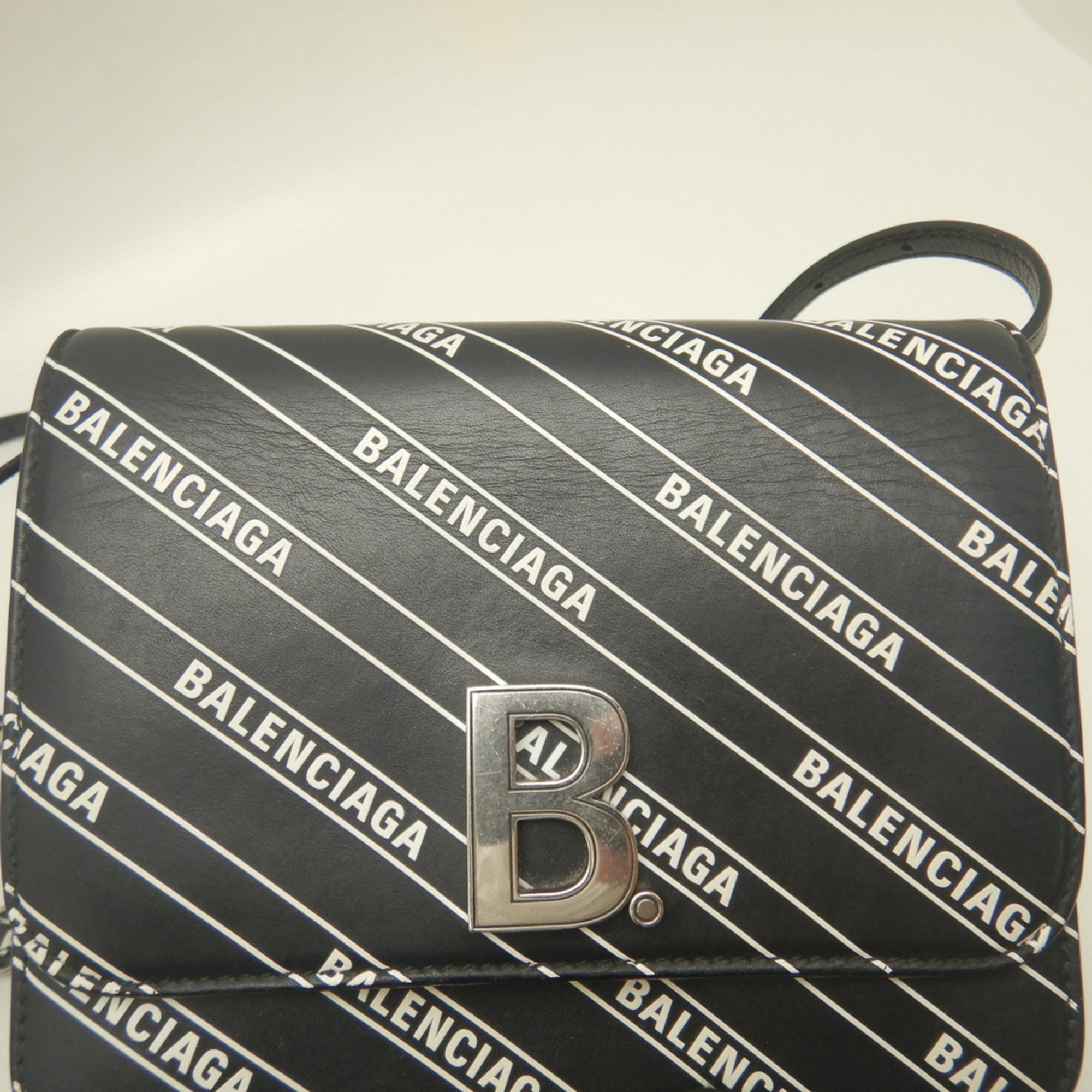 Balenciaga Black White Leather Shoulder Bag (Pre-Owned)