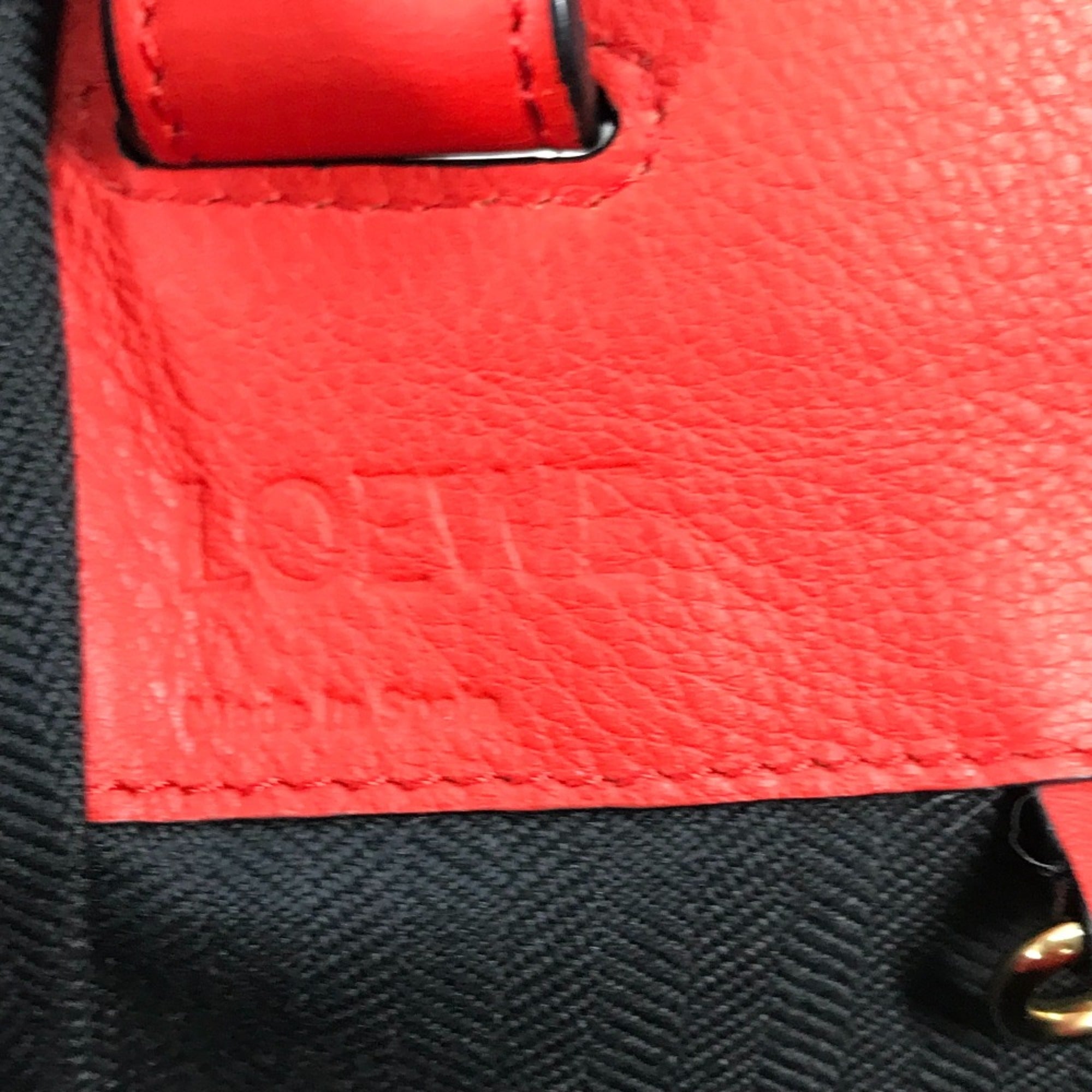 Loewe Red Leather Handbag (Pre-Owned)