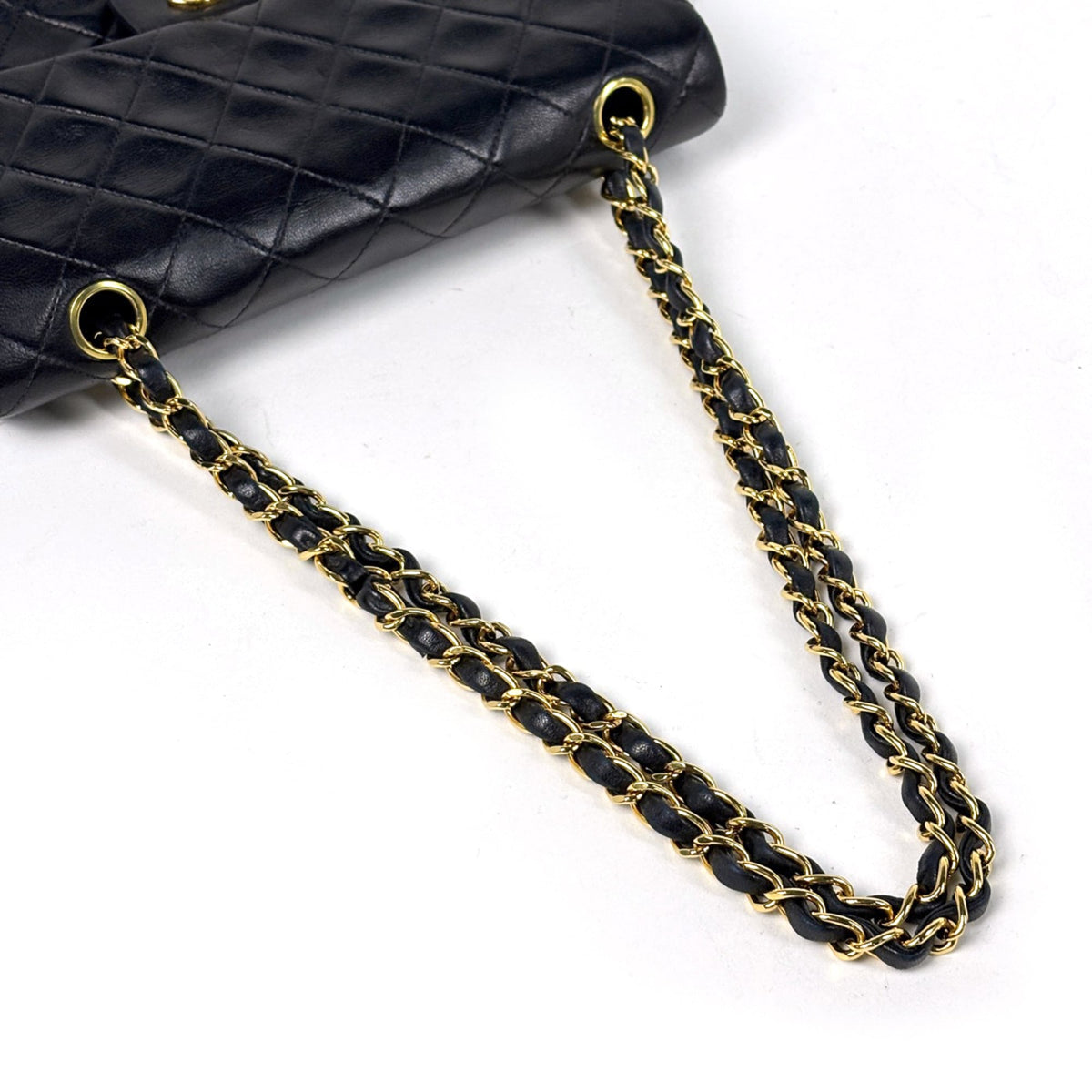 Chanel Black Leather Shoulder Bag (Pre-Owned)