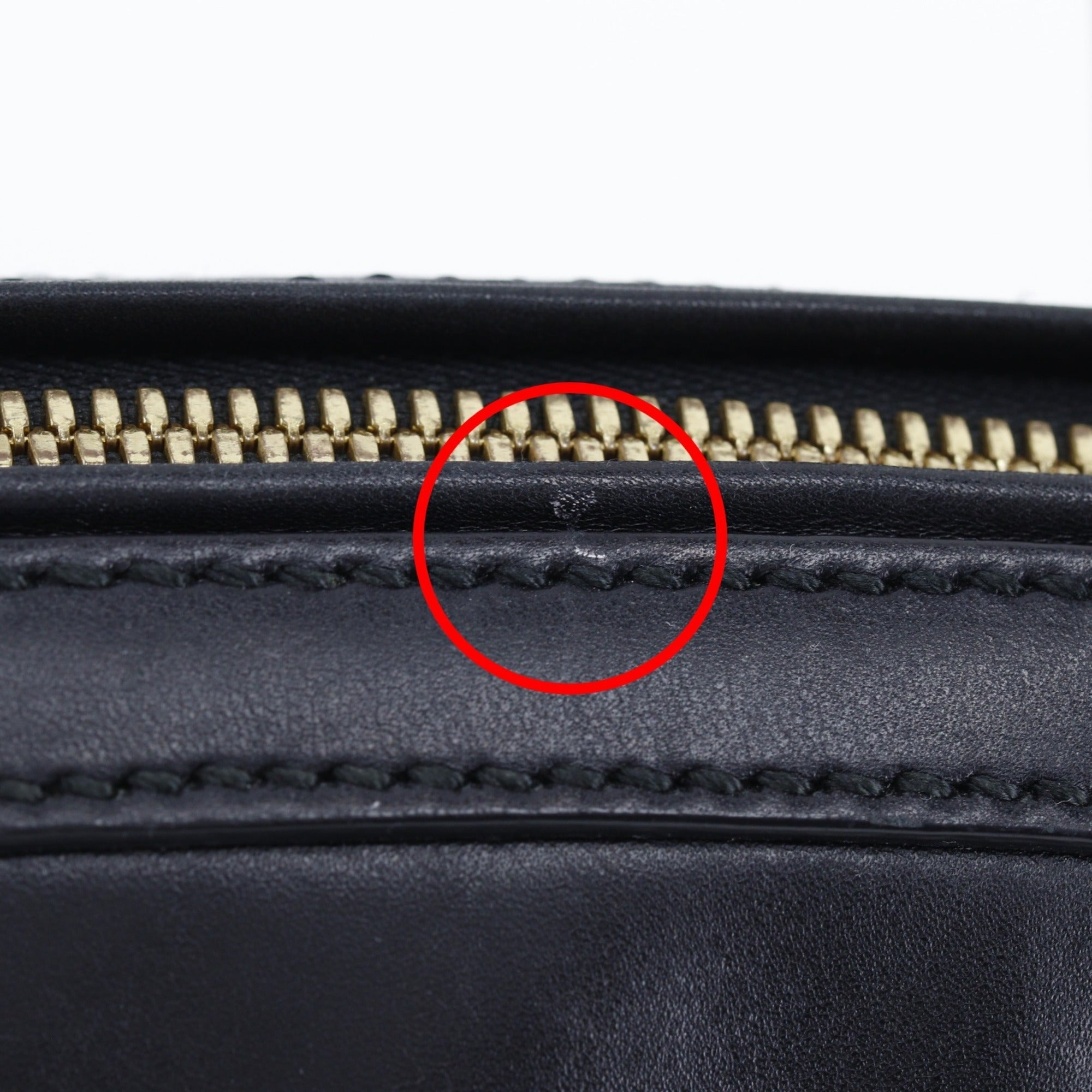 Salvatore Ferragamo Black Leather Handbag (Pre-Owned)