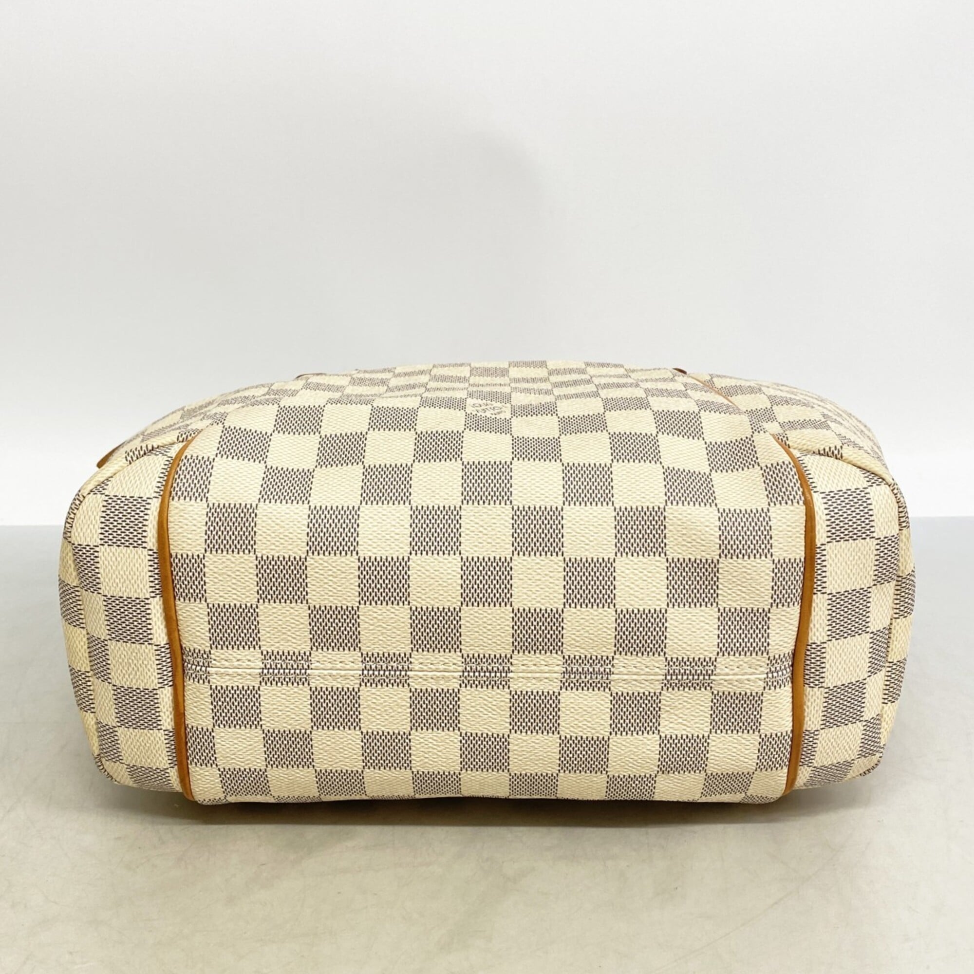 Louis Vuitton White Tote Bag (Pre-Owned)