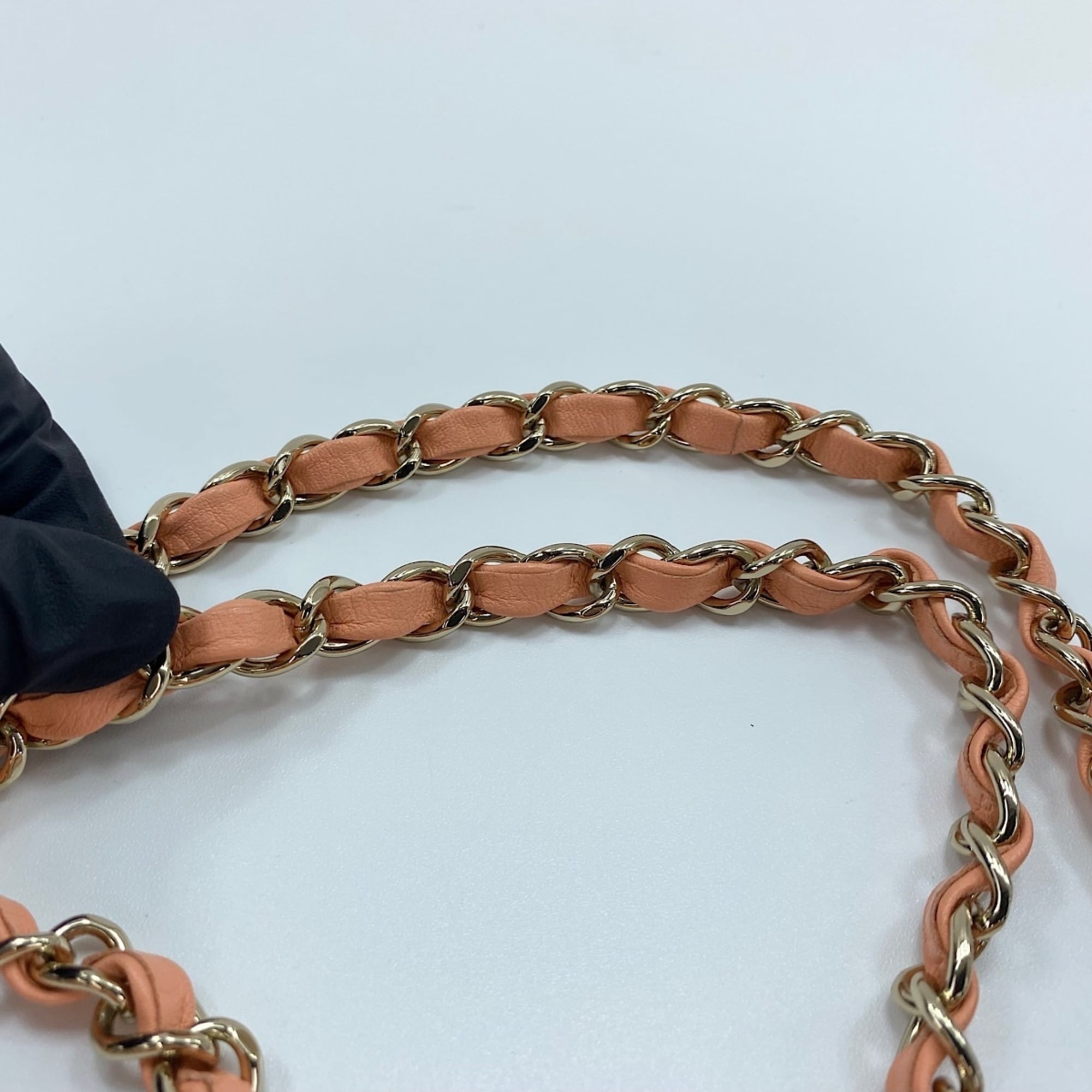 Chanel Pink Leather Shoulder Bag (Pre-Owned)