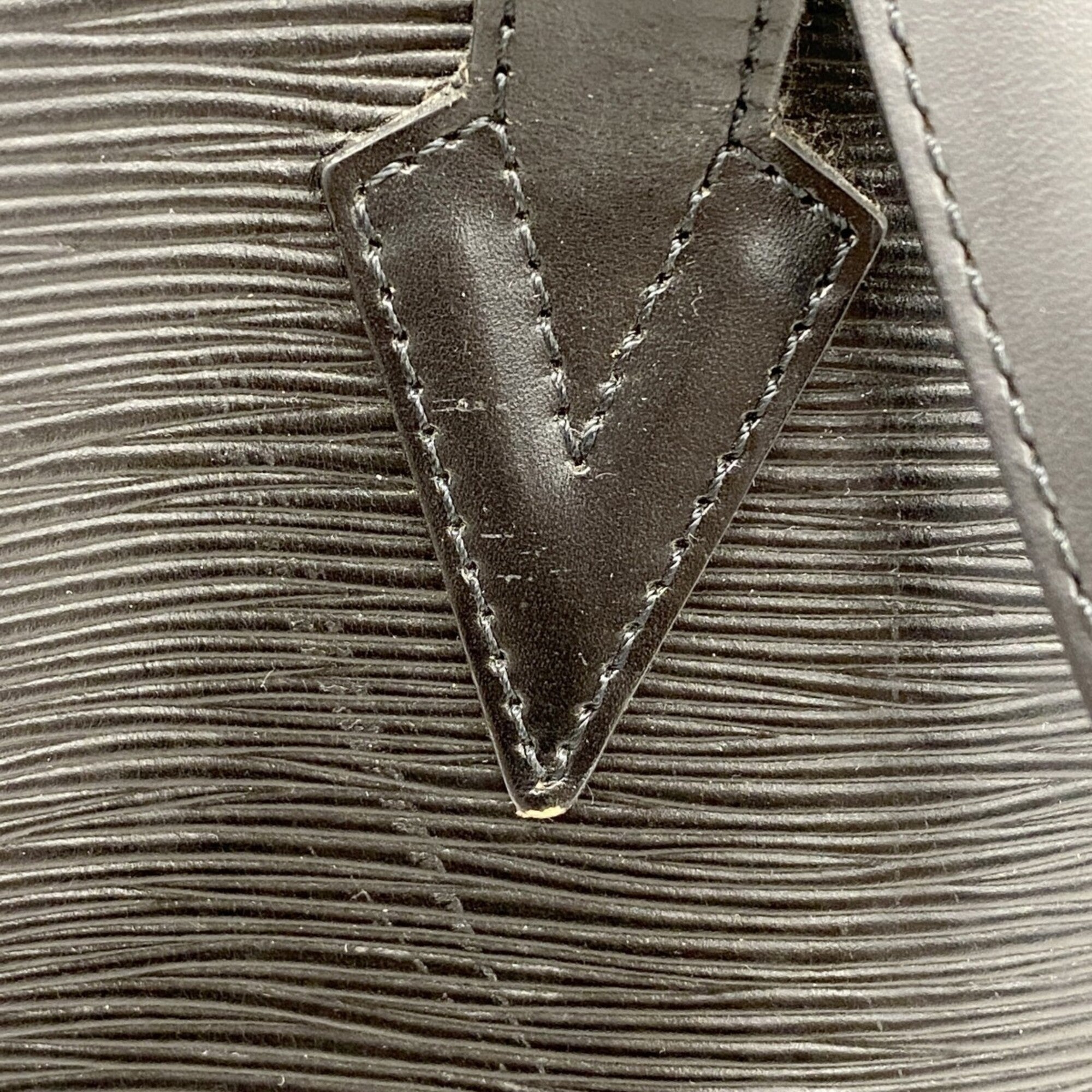 Louis Vuitton Noir Shoulder Bag (Pre-Owned)