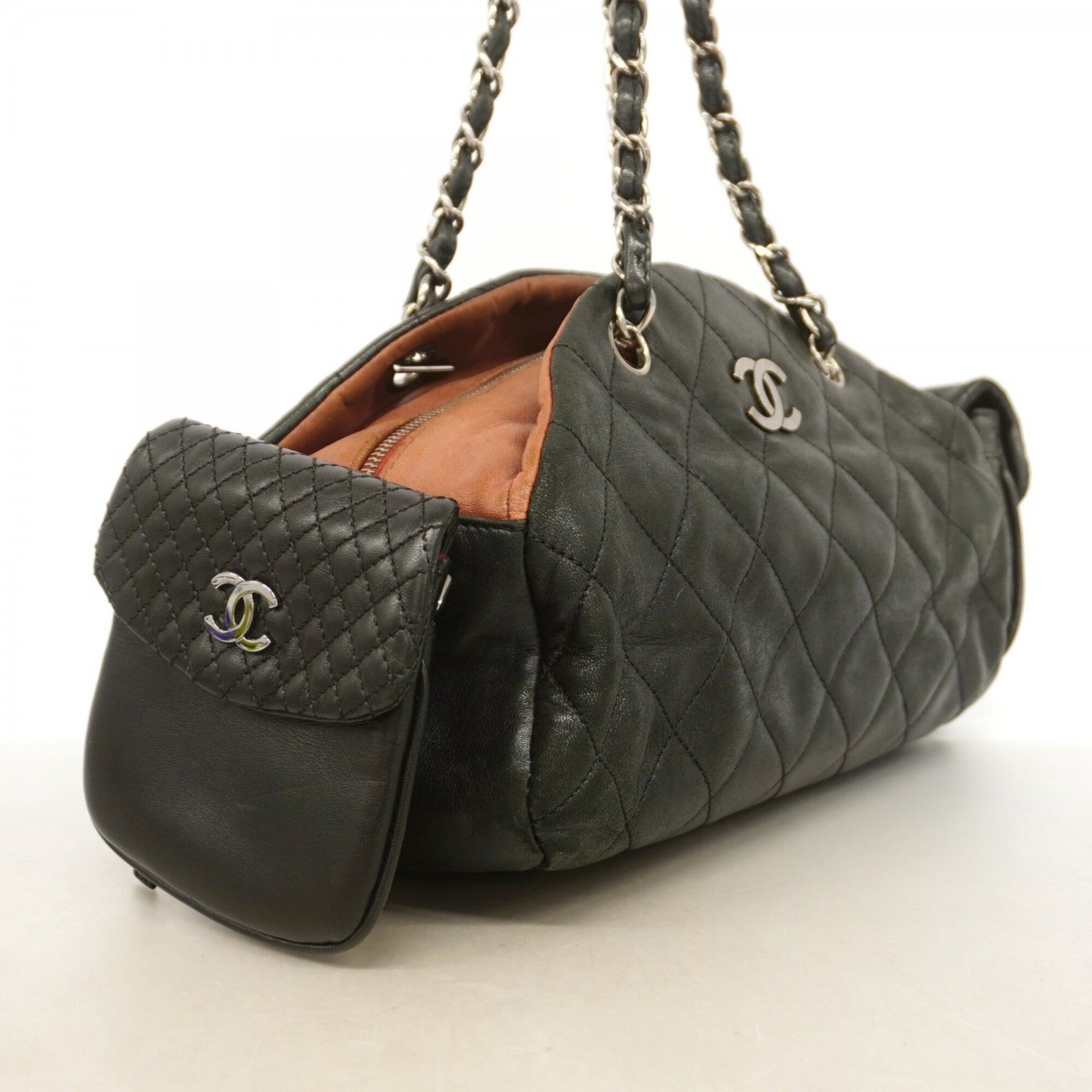 Chanel Black Leather Handbag (Pre-Owned)