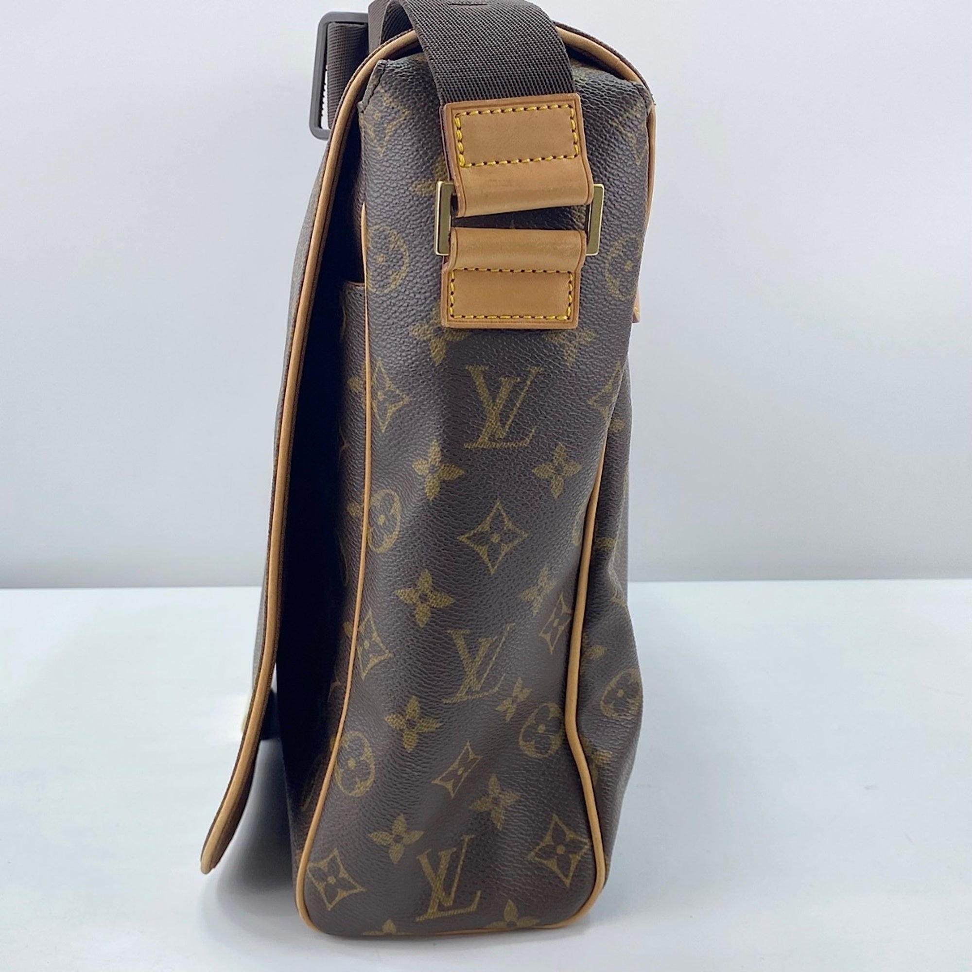 Louis Vuitton Brown Shoulder Bag (Pre-Owned)