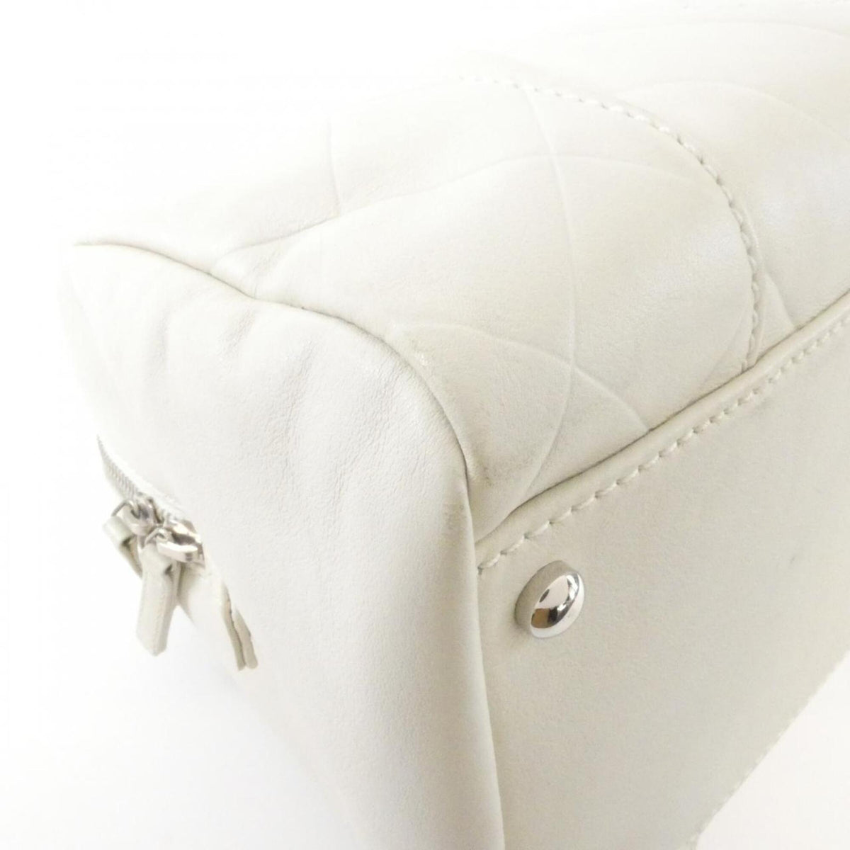 Chanel White Leather Boston Bag (Pre-Owned)